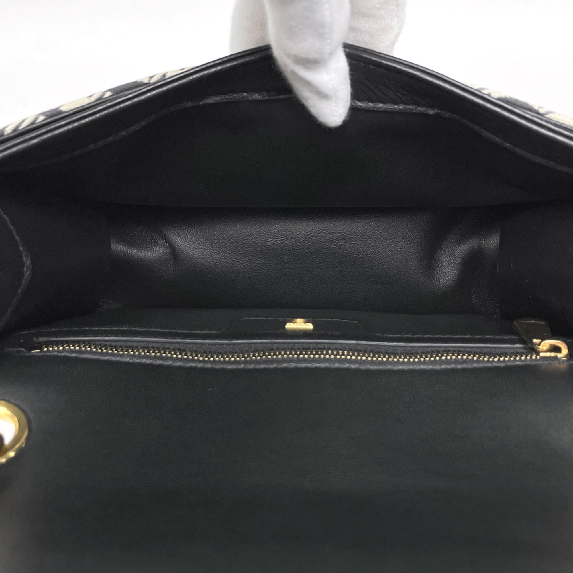 Salvatore Ferragamo Black Ivory Canvas Leather Shoulder Bag (Pre-Owned)