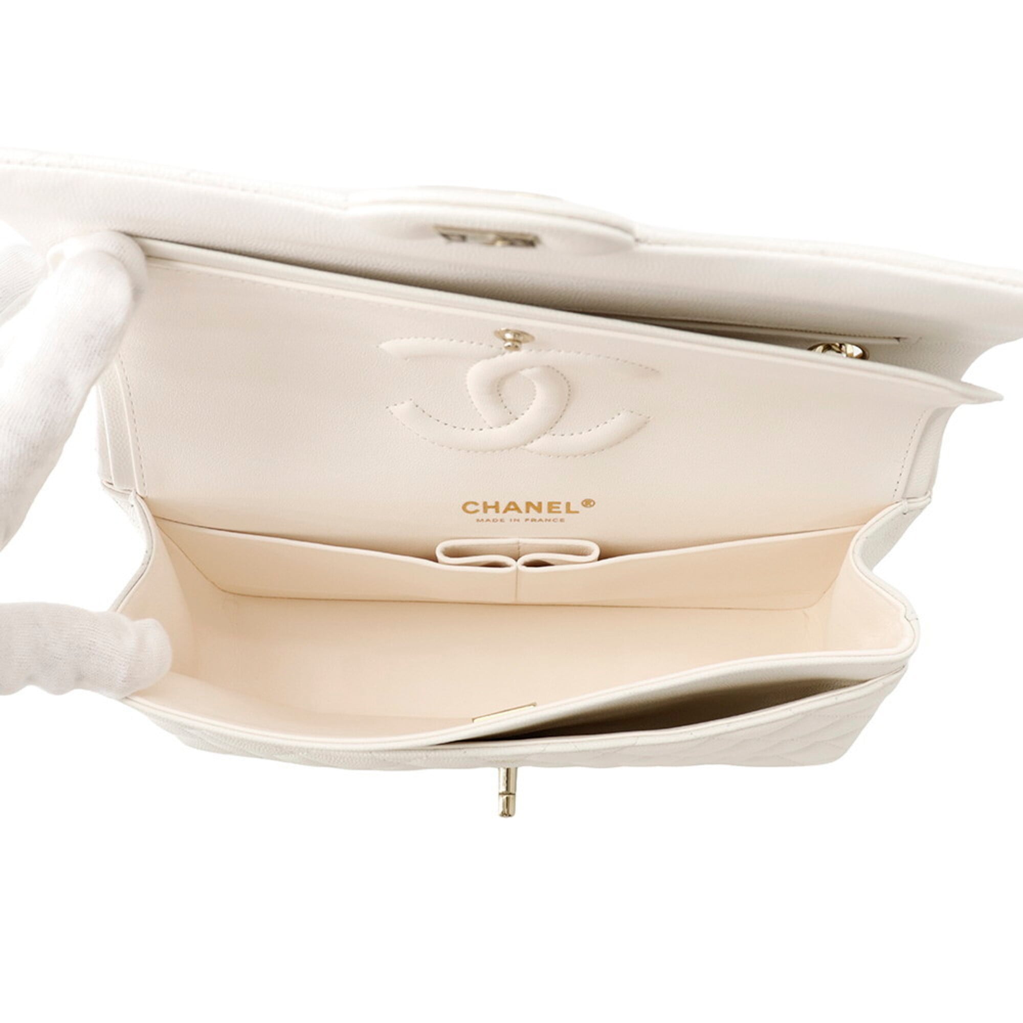 Chanel Matelasse White Grained Calfskin Handbag Shoulder Bag (Pre-Owned)