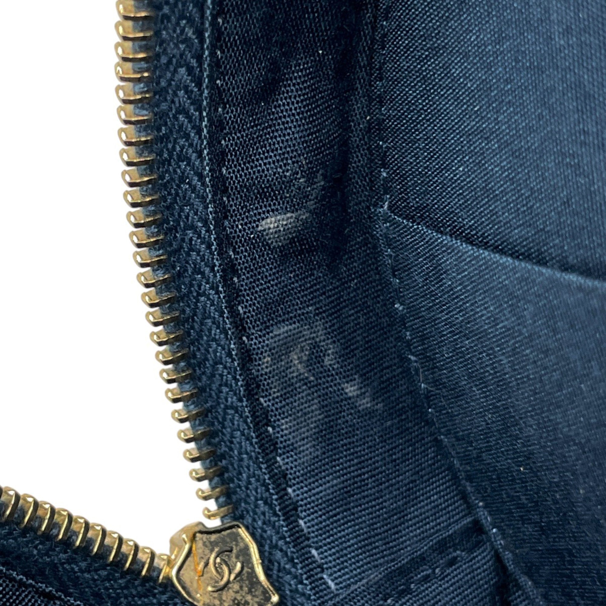Chanel Blue Leather Shoulder Bag (Pre-Owned)