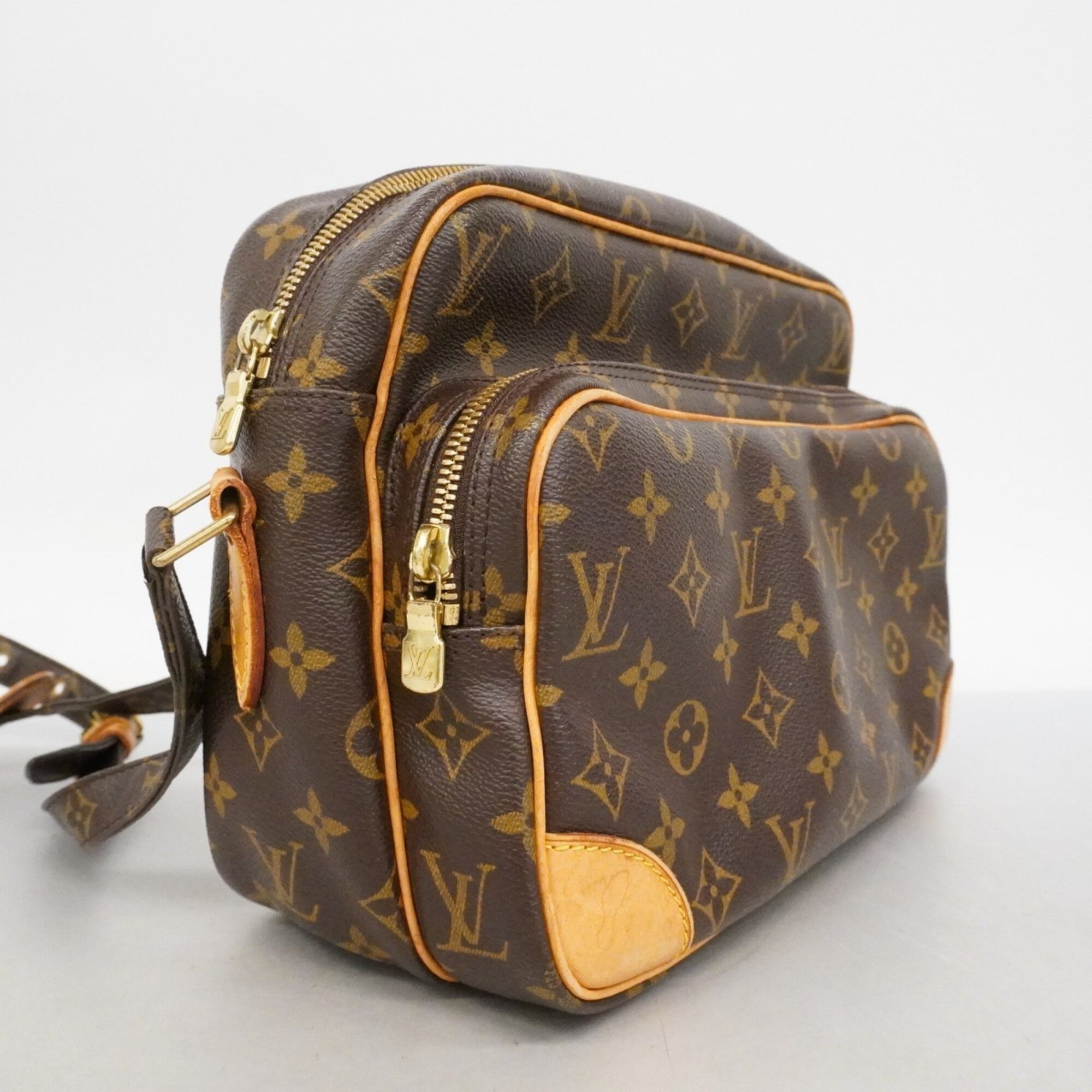 Louis Vuitton Brown Shoulder Bag (Pre-Owned)