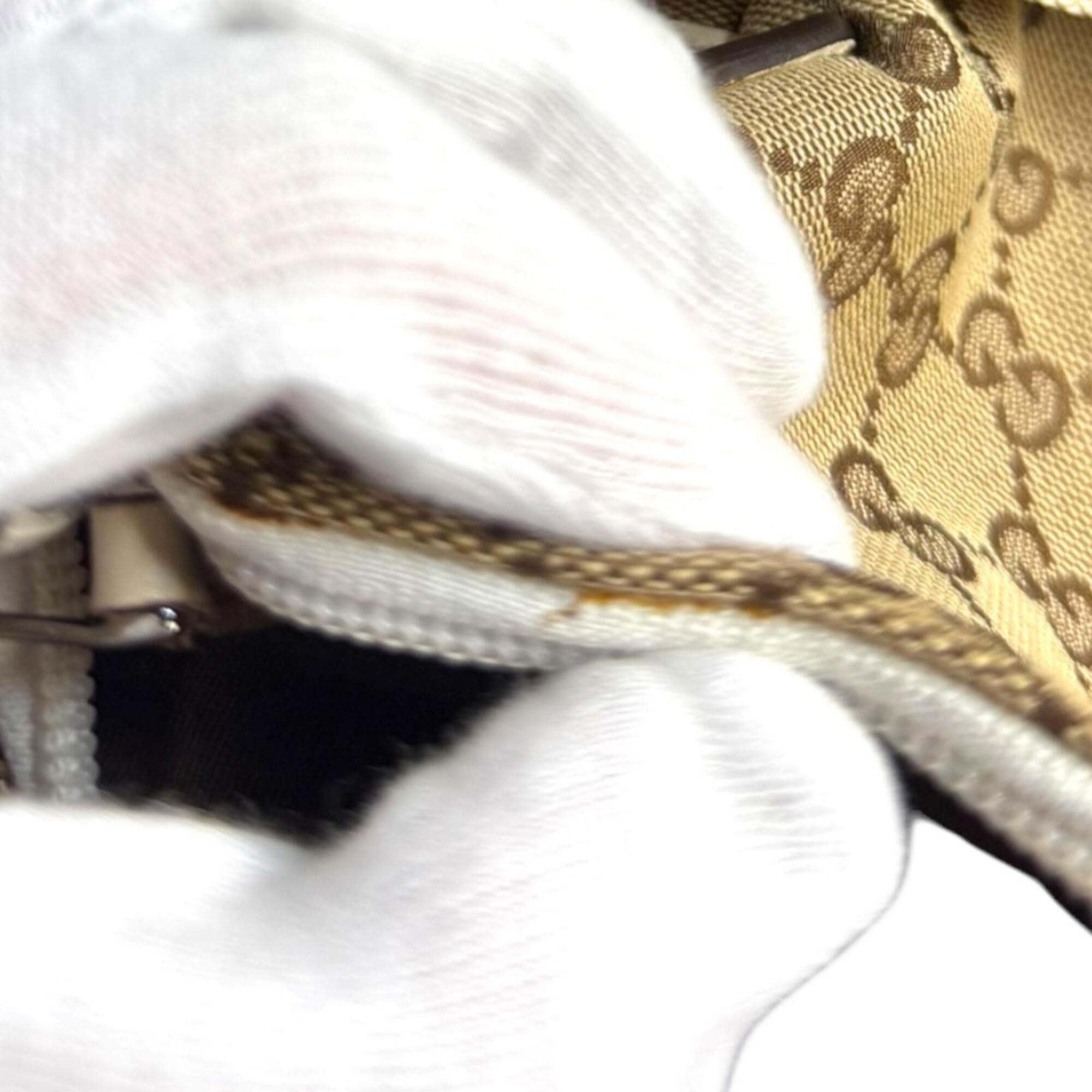 Gucci Beige White Gg Canvas Shoulder Bag (Pre-Owned)