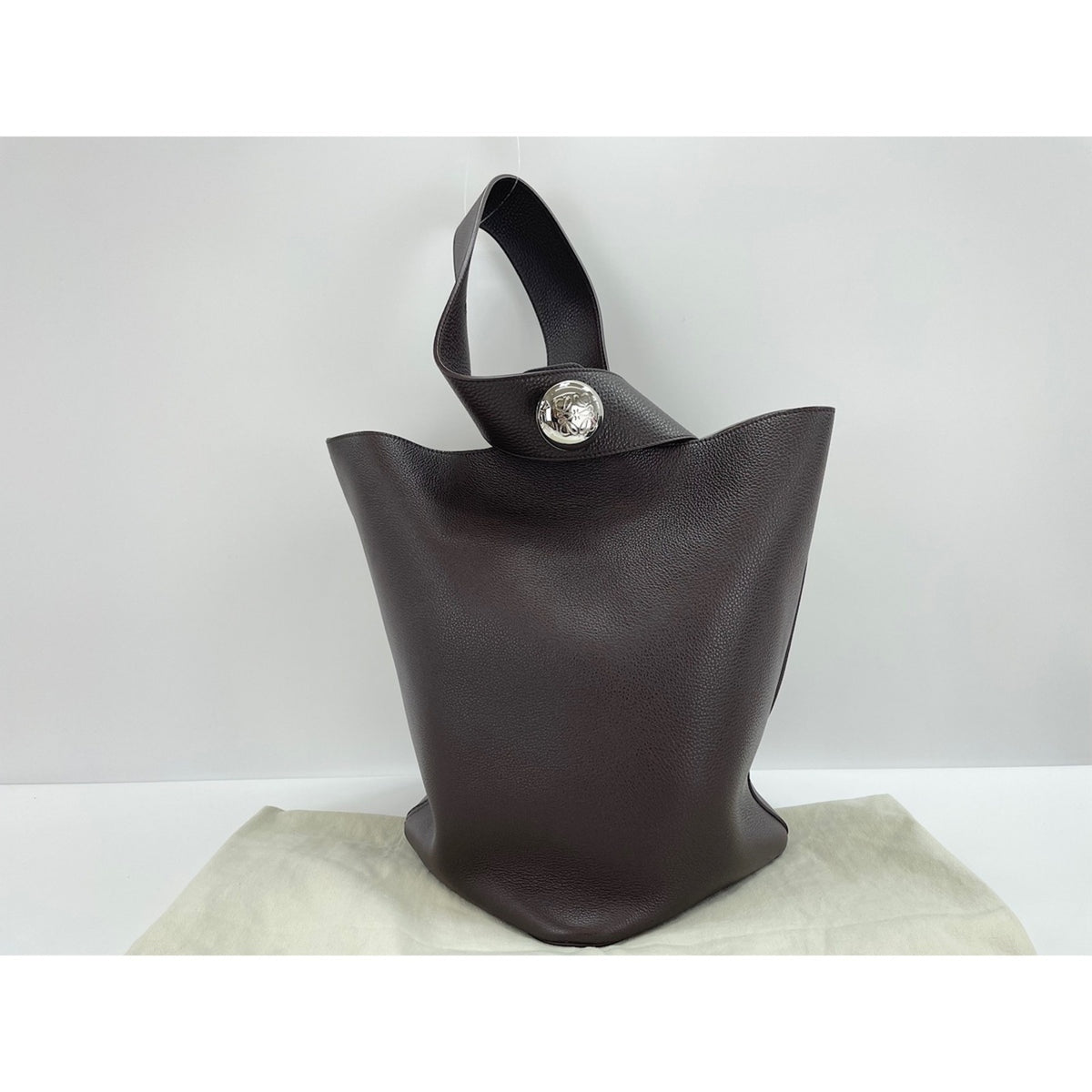 Loewe Brown Shoulder Bag (Pre-Owned)