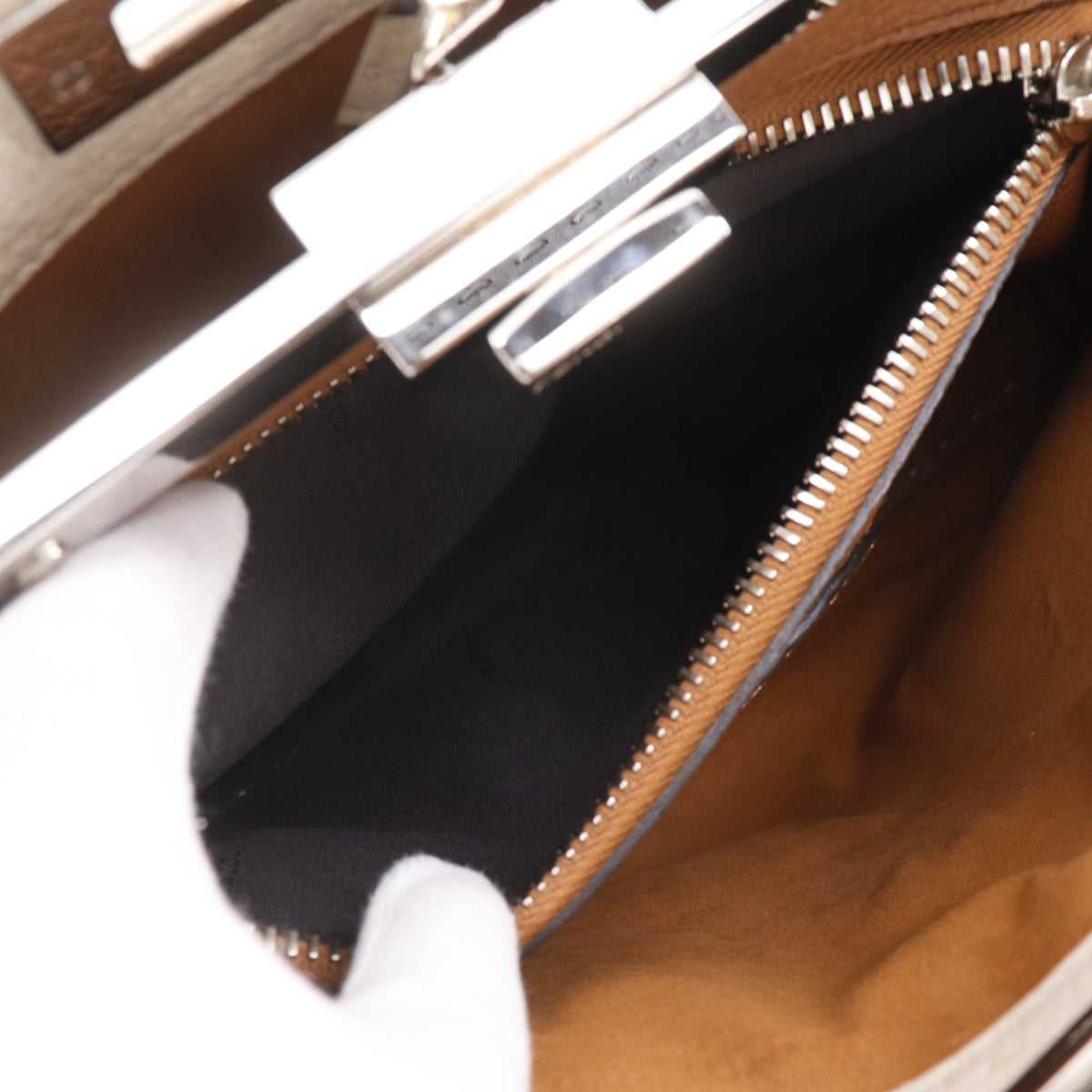 Fendi Peekaboo Light Gray Leather Handbag (Pre-Owned)
