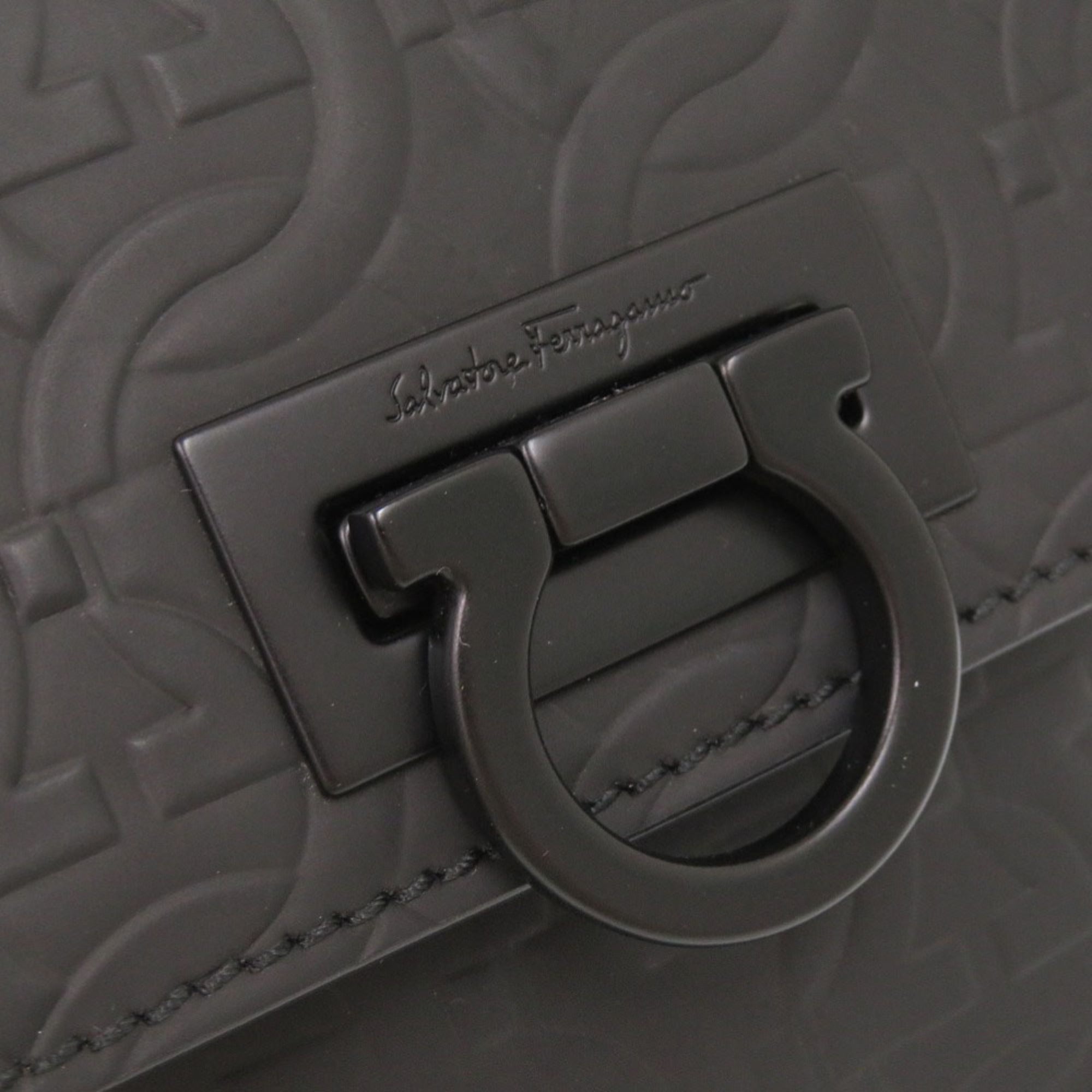 Salvatore Ferragamo Black Leather Shoulder Bag (Pre-Owned)