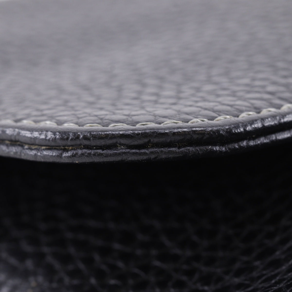 Loewe Black Leather Shoulder Bag (Pre-Owned)