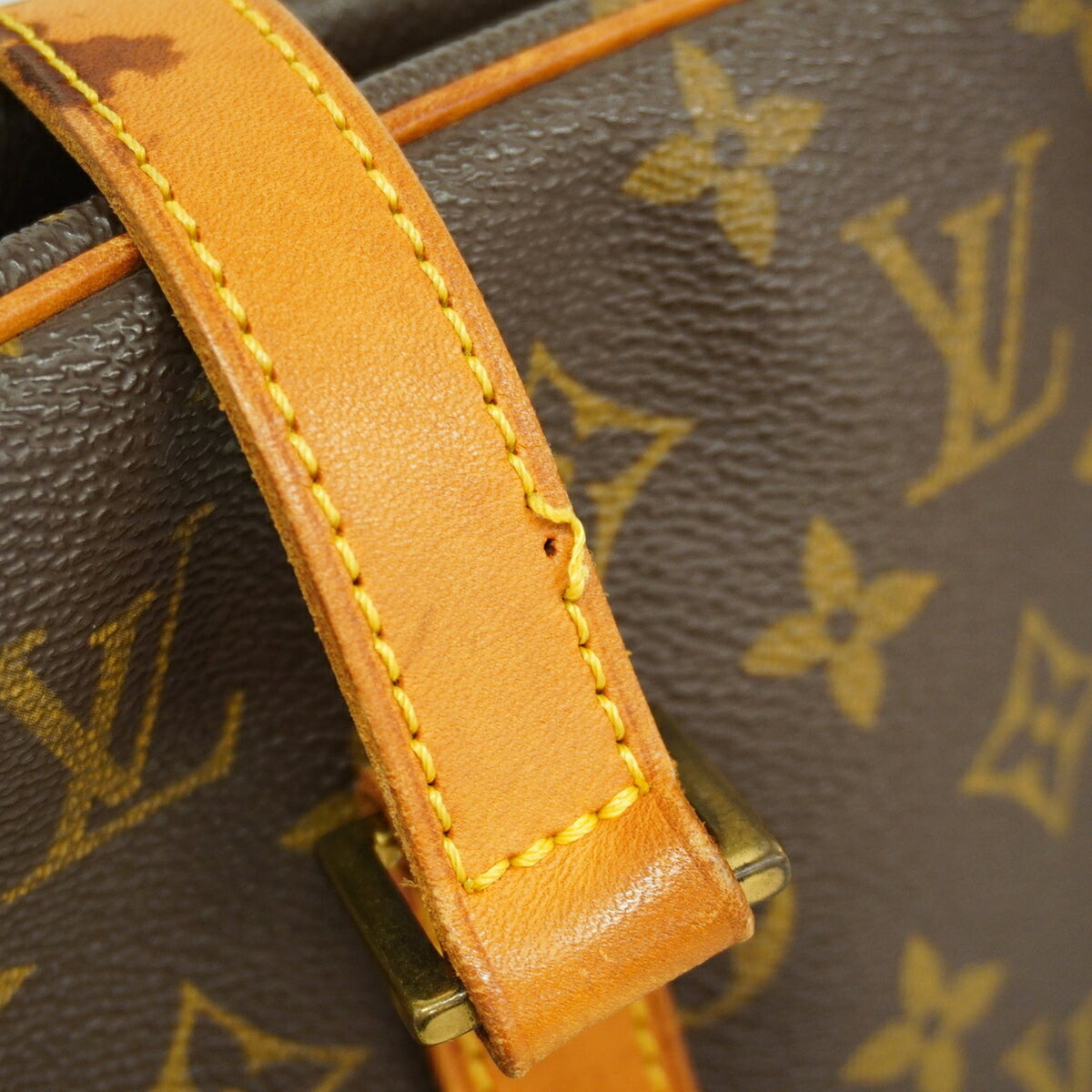 Louis Vuitton Brown Shoulder Bag (Pre-Owned)