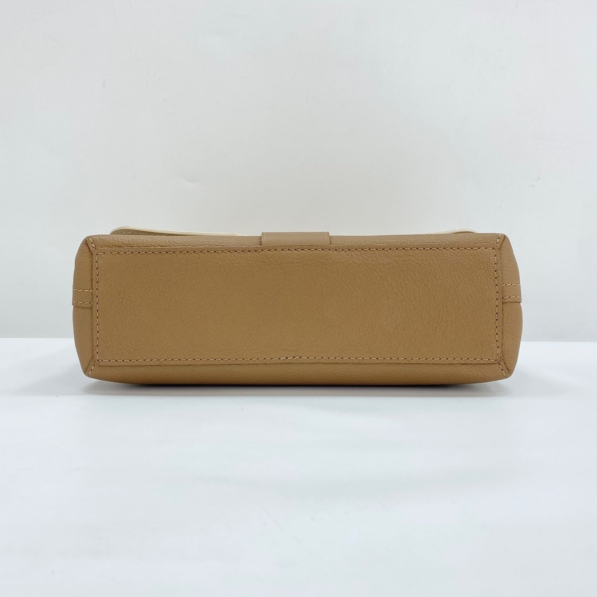 Louis Vuitton Beige Shoulder Bag (Pre-Owned)