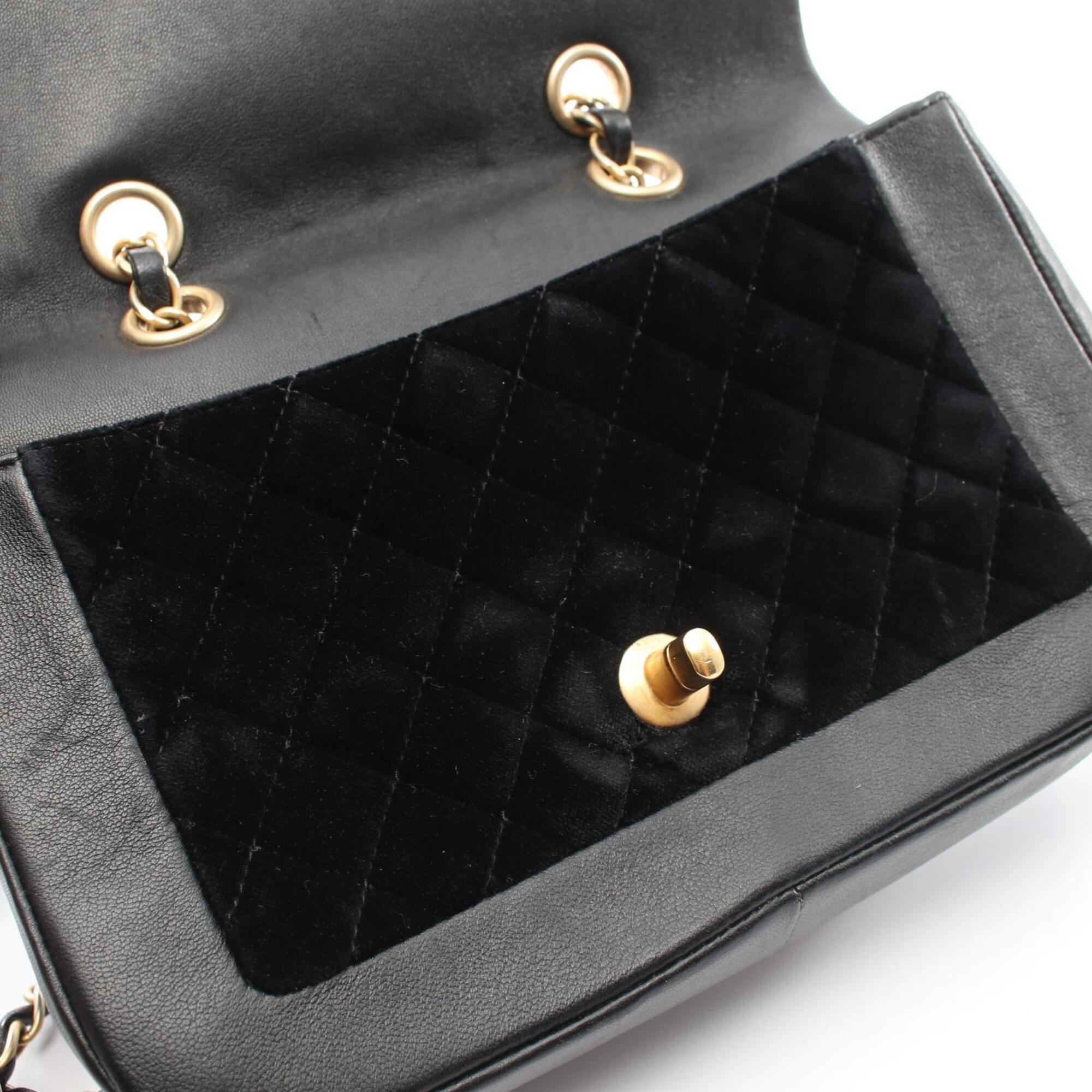 Chanel Black Leather Fabric Handbag Shoulder Bag (Pre-Owned)