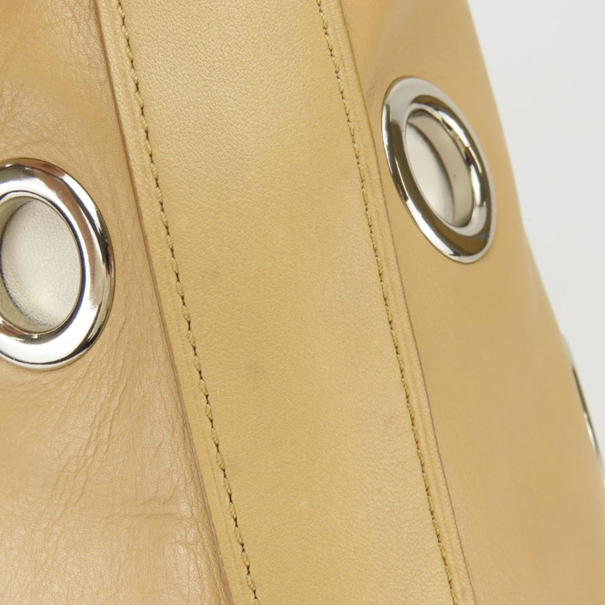 Coach Beige Leather Shoulder Bag (Pre-Owned)