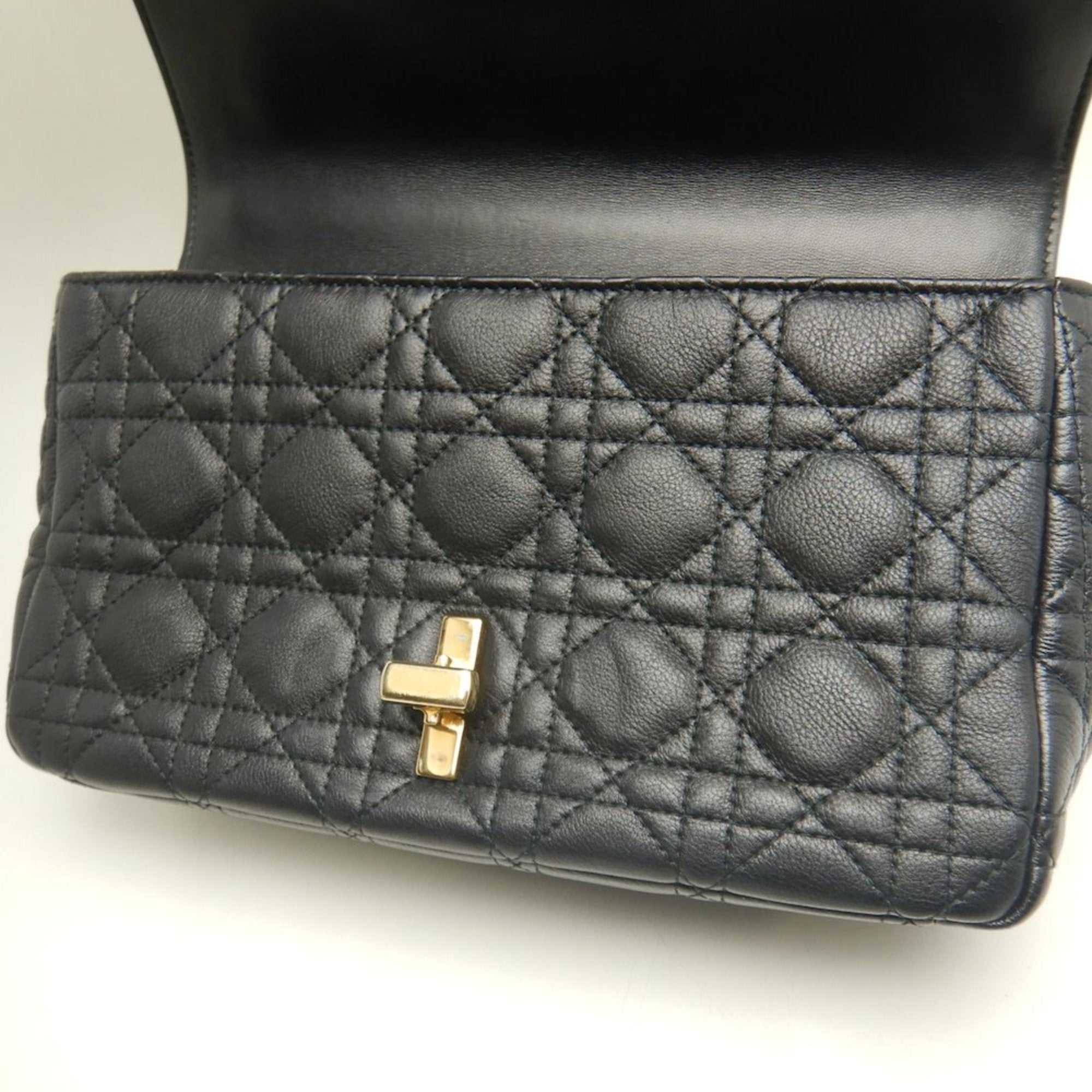 Christian Dior Black Leather Shoulder Bag (Pre-Owned)
