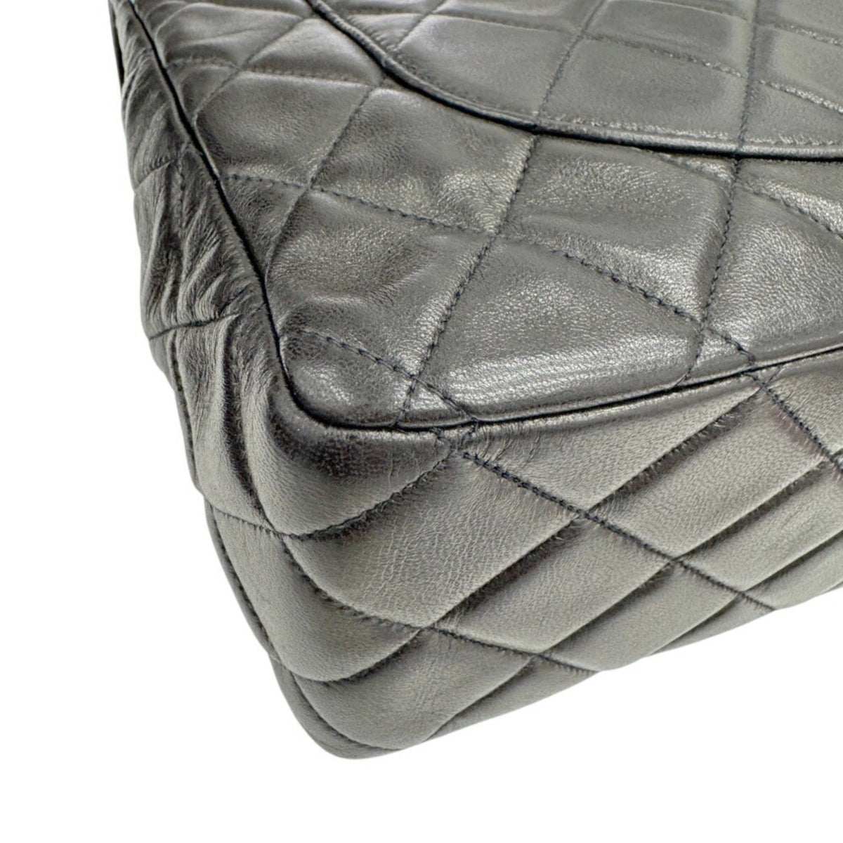 Chanel Black Leather Shoulder Bag (Pre-Owned)