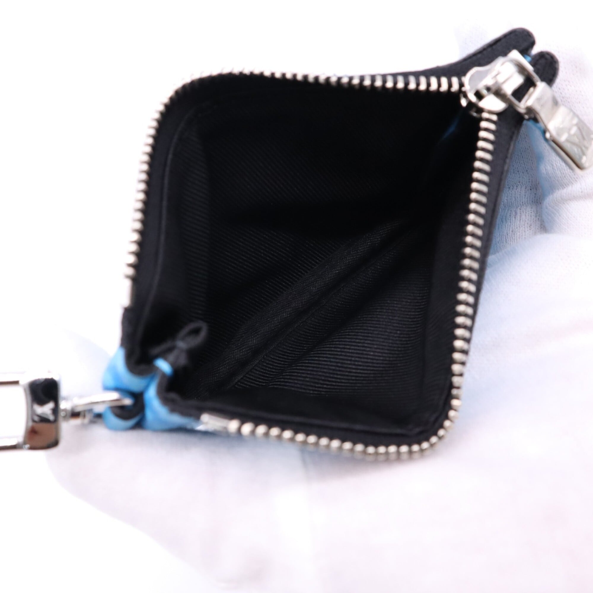 Louis Vuitton Taigarama Blue Leather Shoulder Bag Sling Bag (Pre-Owned)