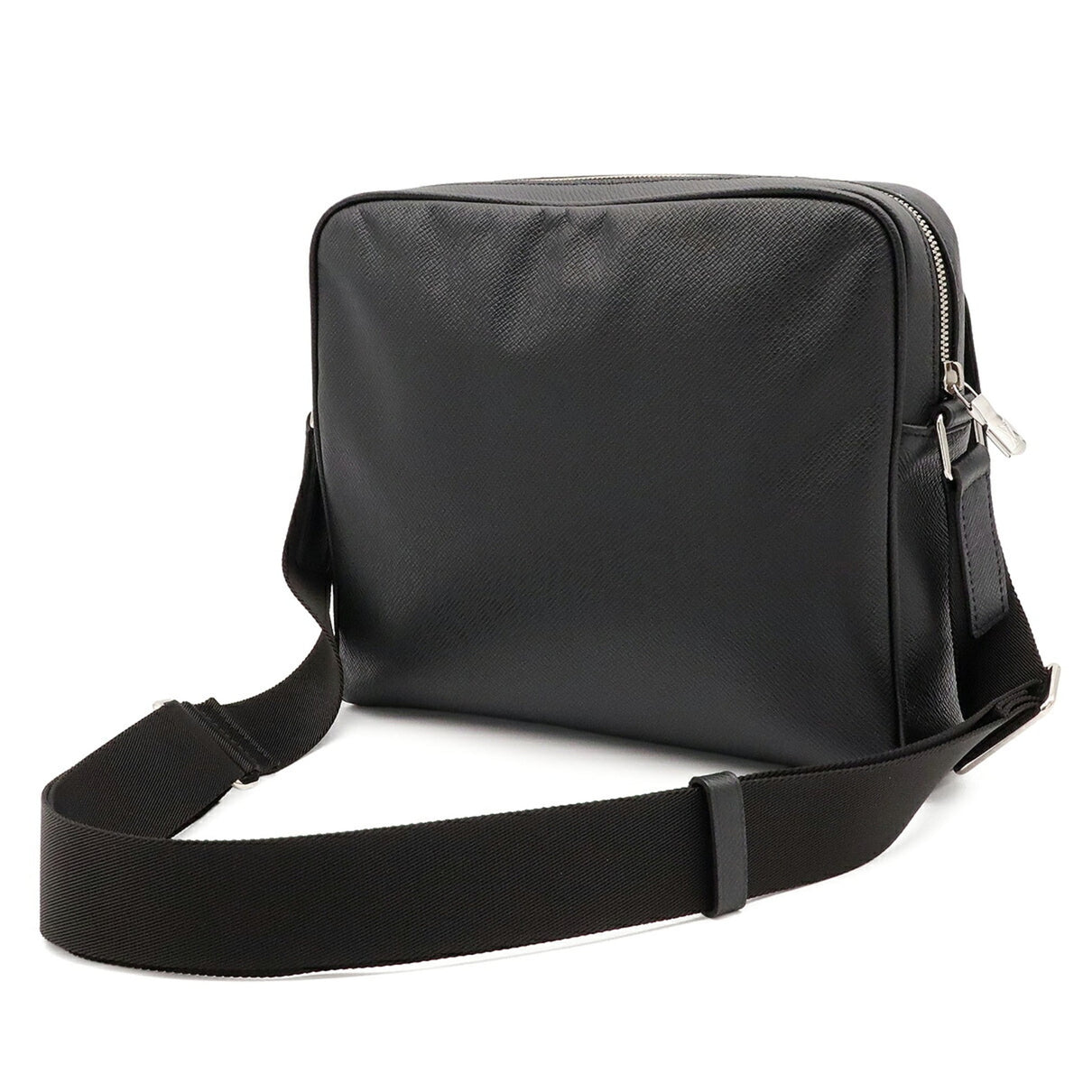 Louis Vuitton Black Noir Taiga Leather Leather Shoulder Bag (Pre-Owned)