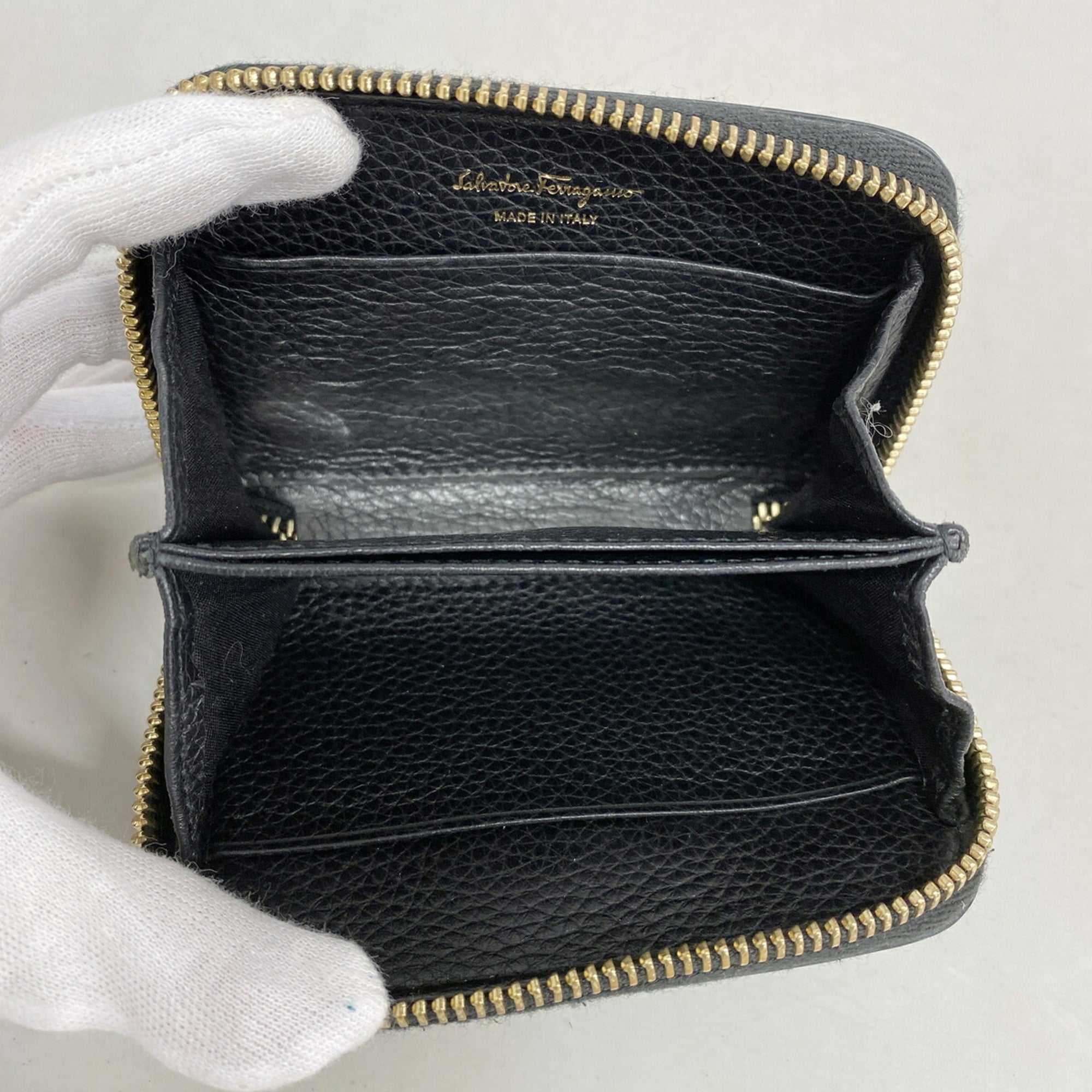 Salvatore Ferragamo Black Leather Coin Purse/Coin Case (Pre-Owned)