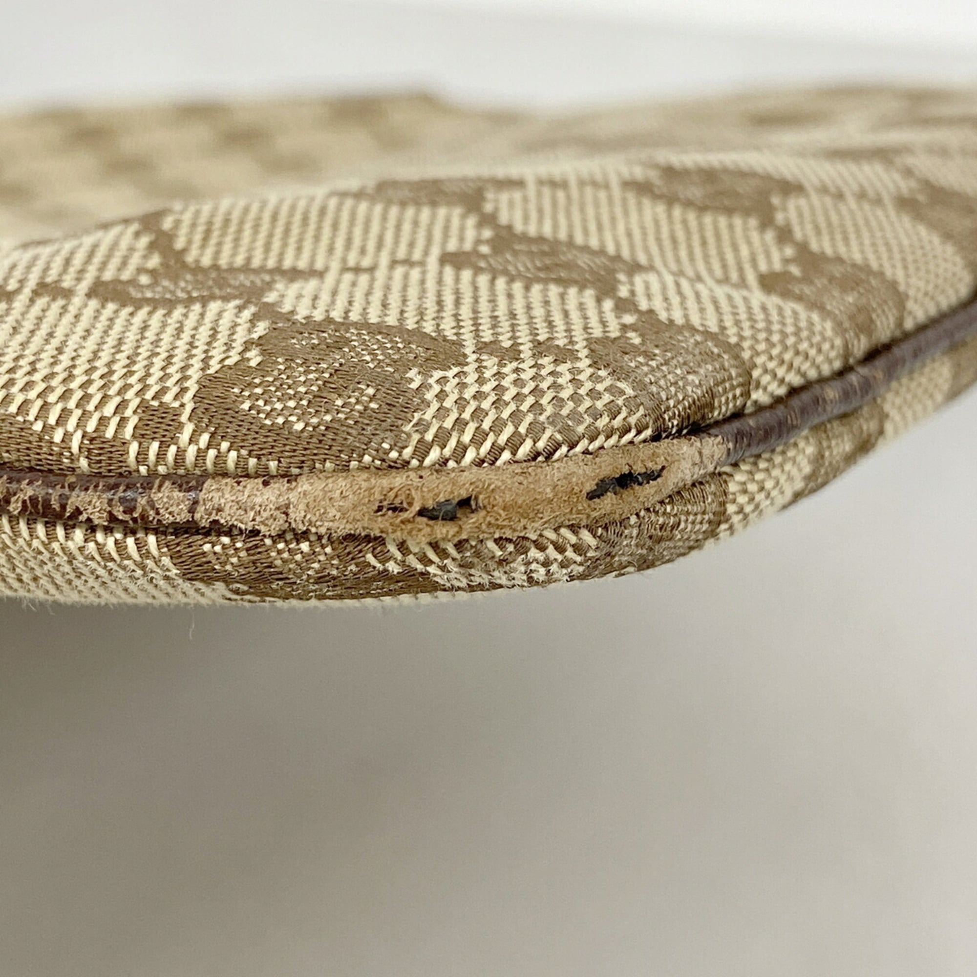 Gucci Beige Canvas Shoulder Bag (Pre-Owned)