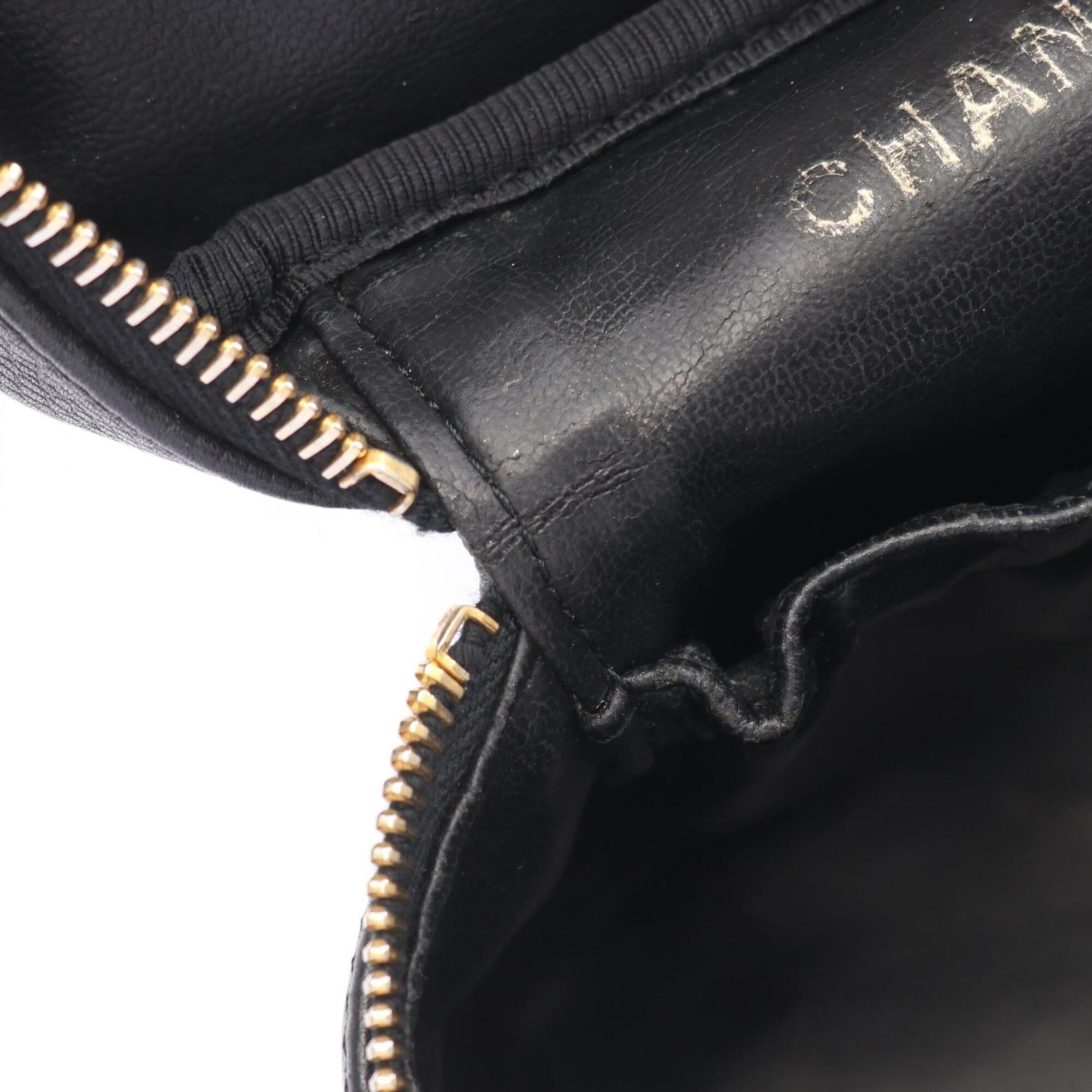 Chanel Black Grained Calfskin Handbag (Pre-Owned)