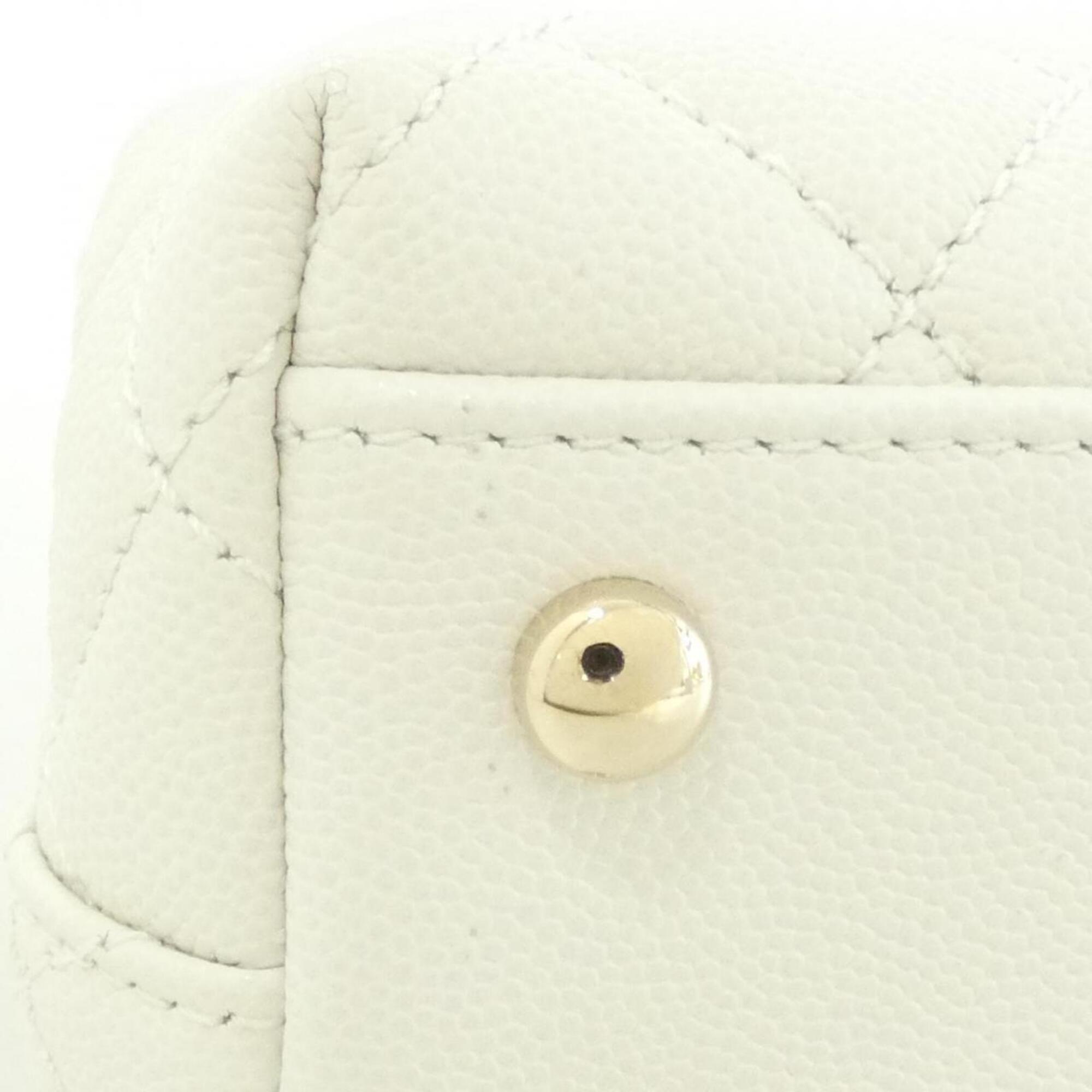 Chanel White Grained Calfskin Handbag (Pre-Owned)