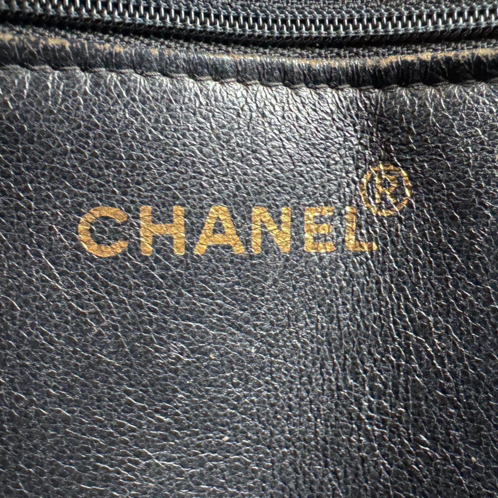 Chanel Black Grained Calfskin Shoulder Bag (Pre-Owned)
