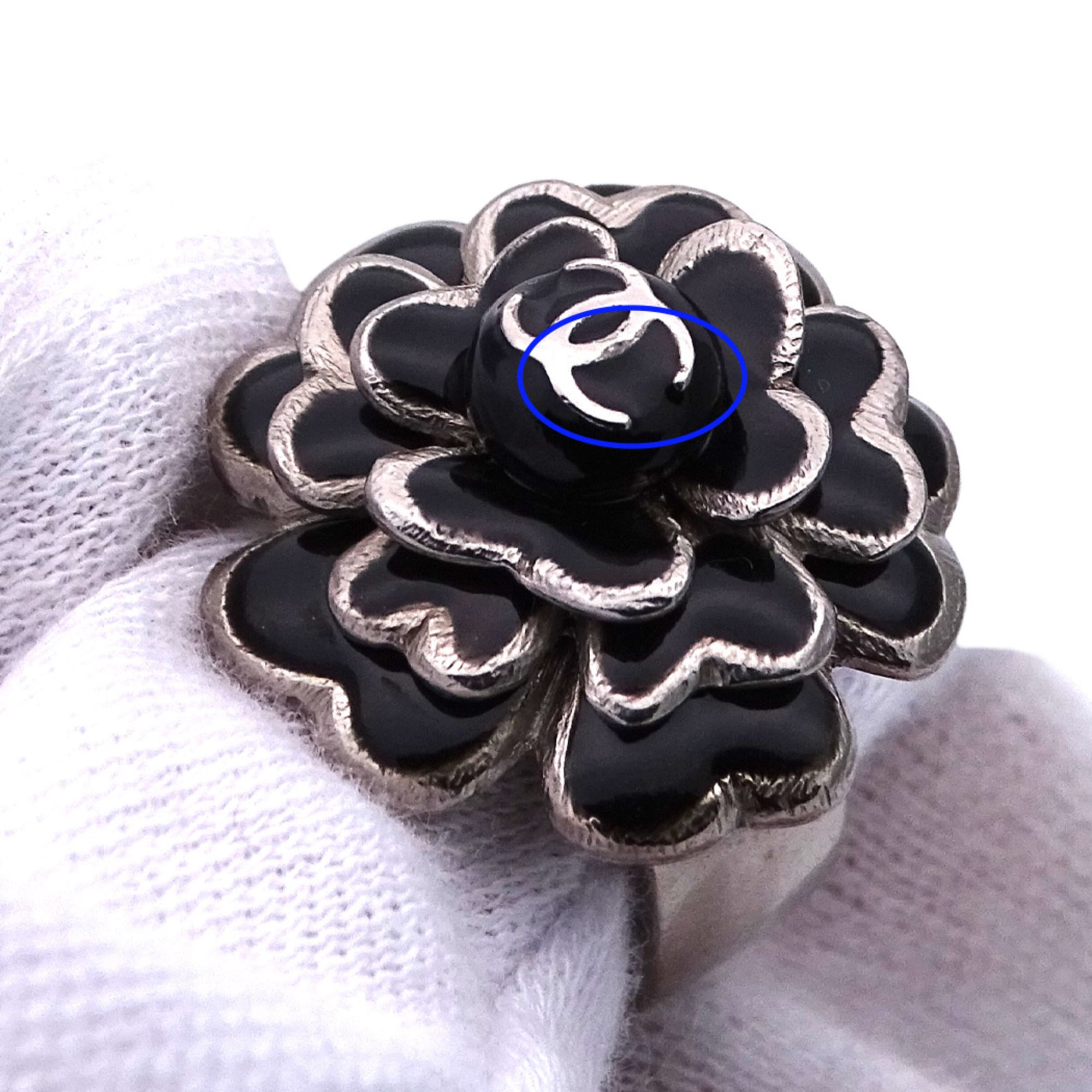 Chanel Silver Black (Pre-Owned)