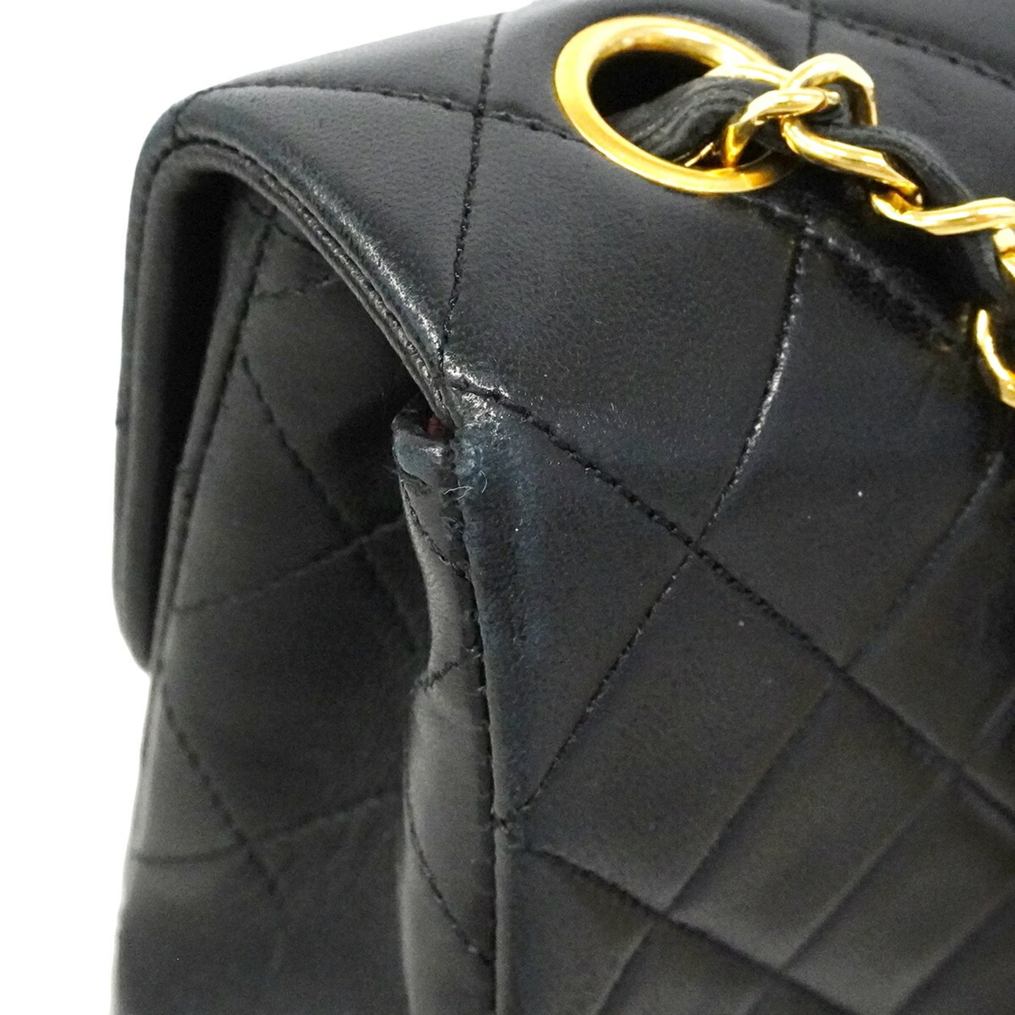 Chanel Black Leather Shoulder Bag (Pre-Owned)