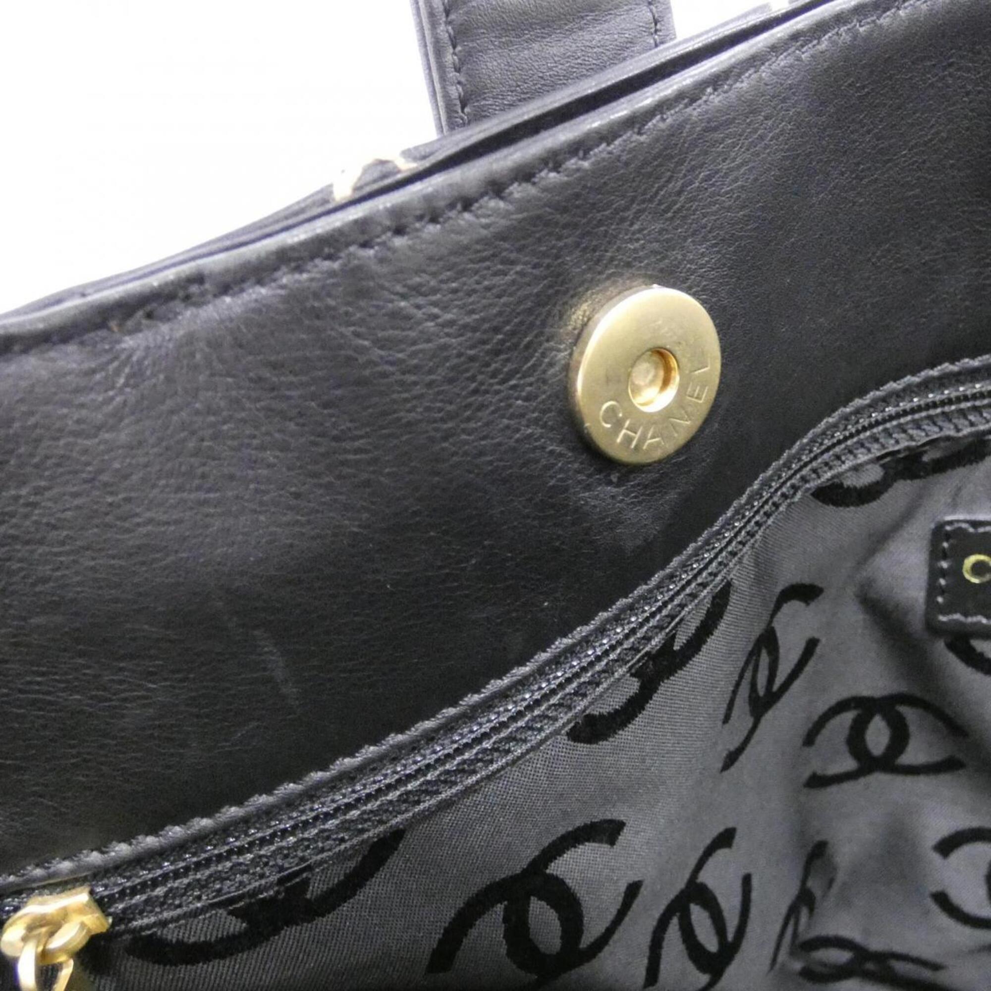 Chanel Black Leather Handbag (Pre-Owned)
