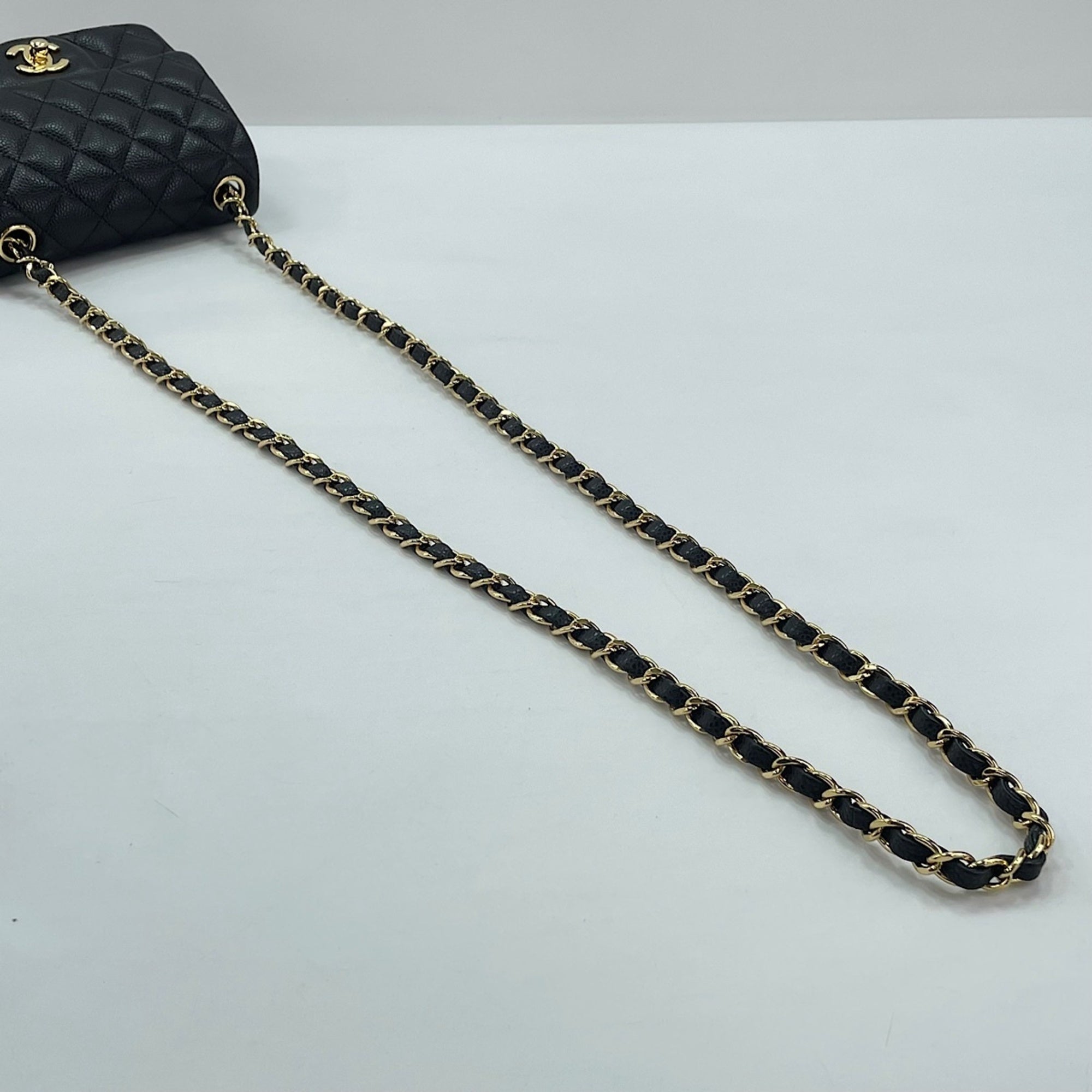 Chanel Black Shoulder Bag (Pre-Owned)
