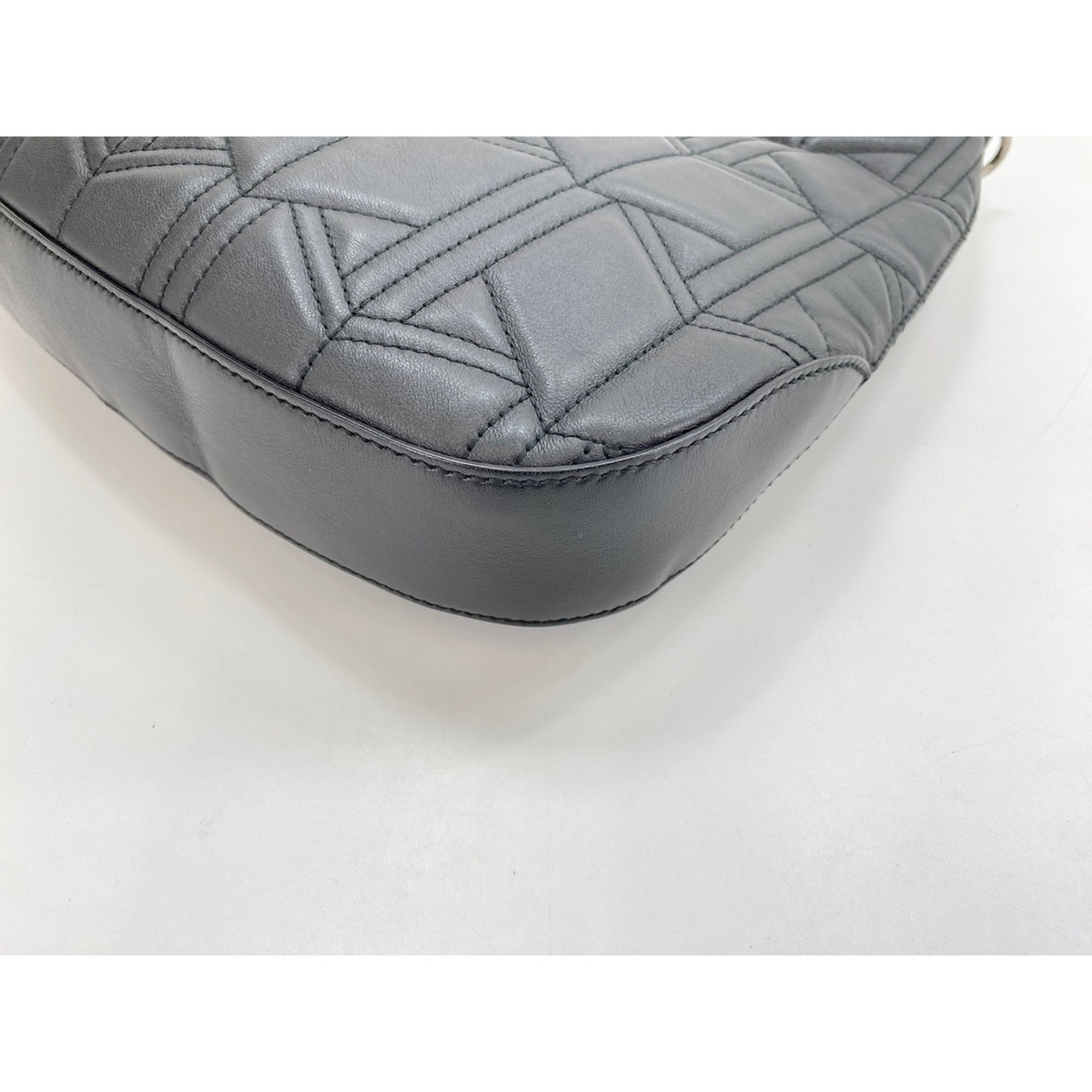 Gucci Black Leather Shoulder Bag (Pre-Owned)