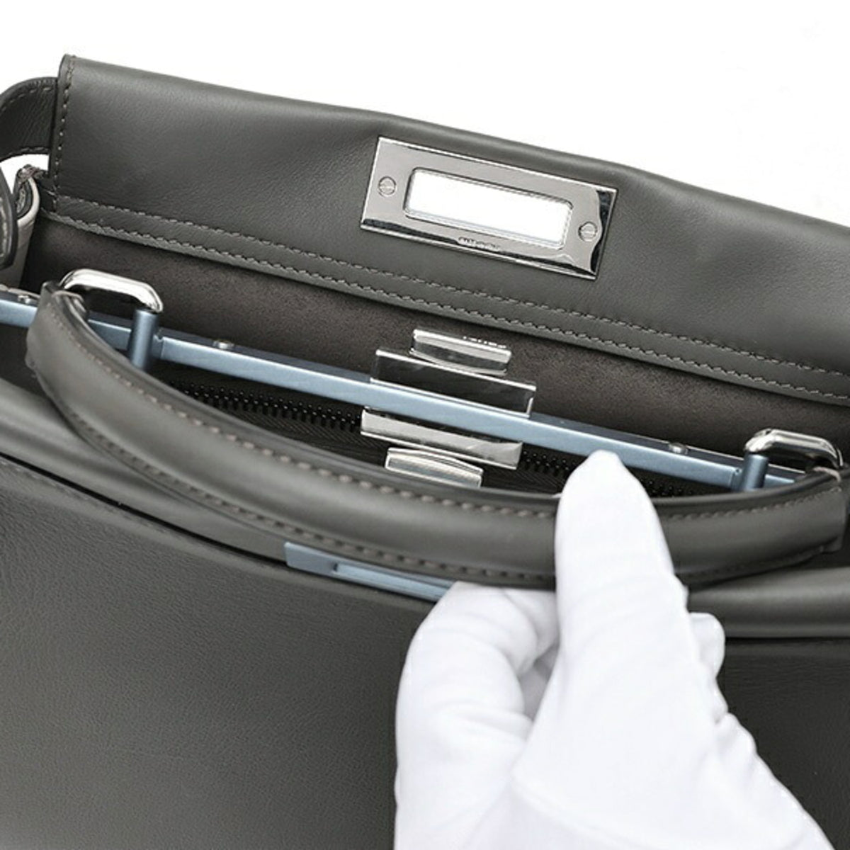 Fendi Gray Leather Shoulder Bag (Pre-Owned)