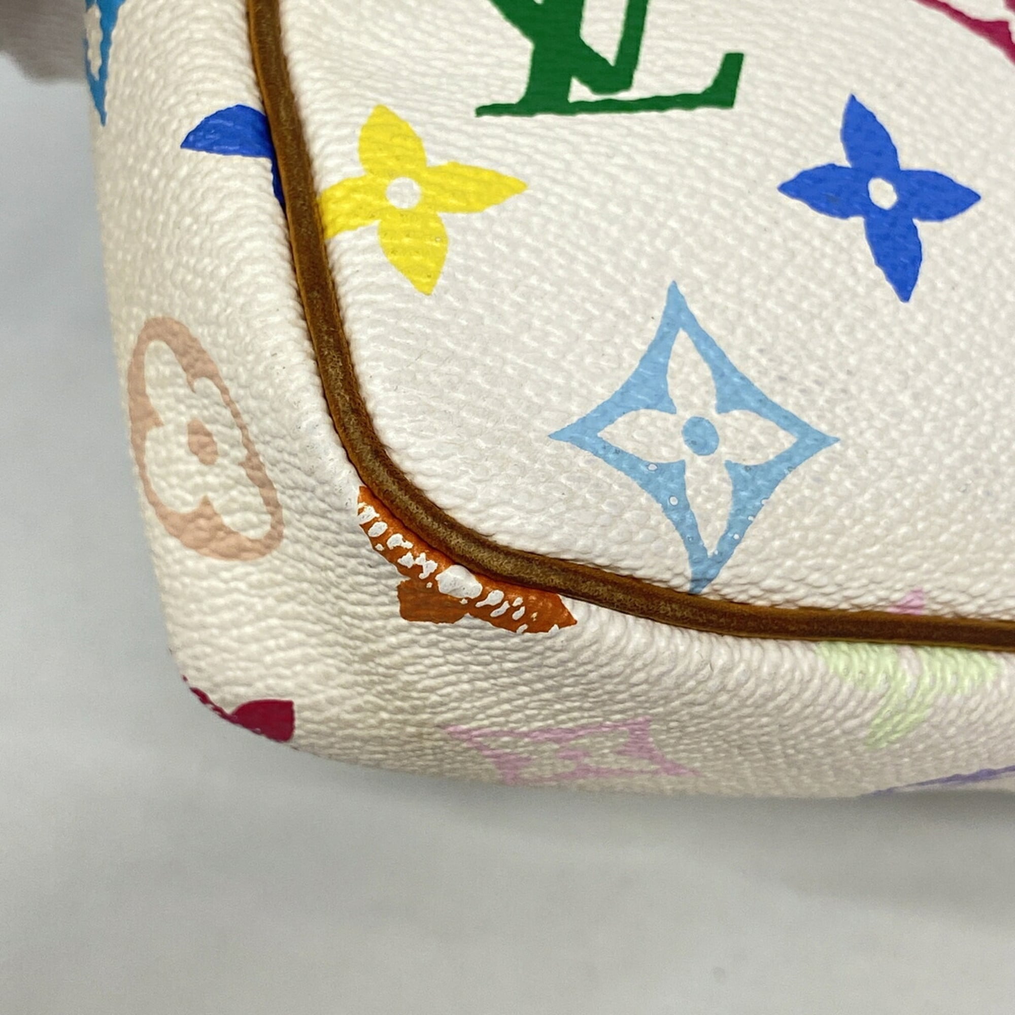 Louis Vuitton Blanc Pouch (Pre-Owned)