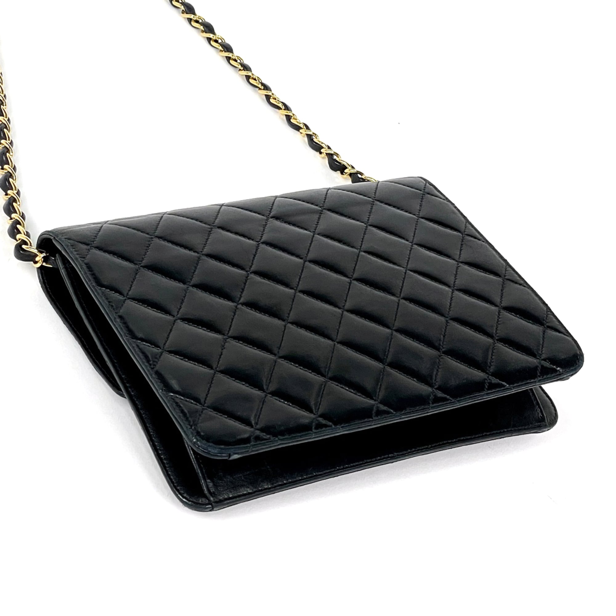 Chanel Black Leather Shoulder Bag (Pre-Owned)