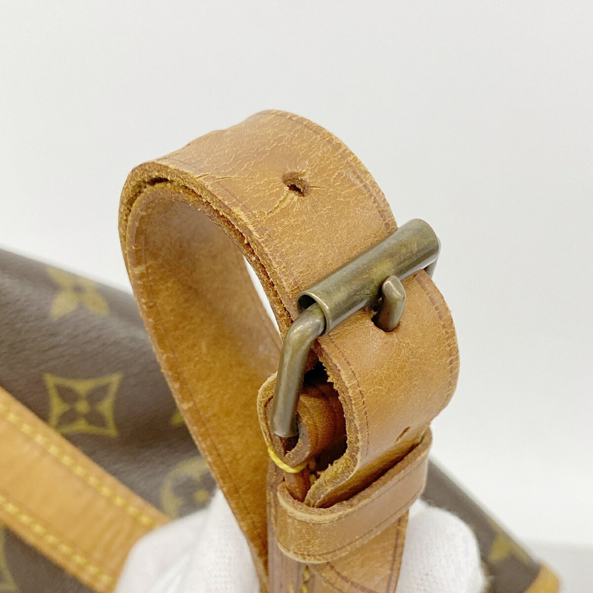 Louis Vuitton Brown Shoulder Bag (Pre-Owned)