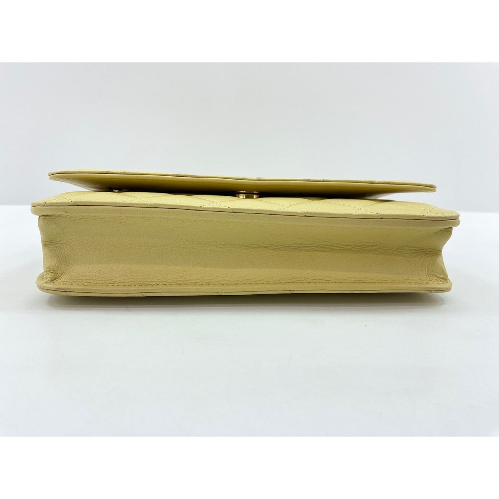 Chanel Yellow Shoulder Bag (Pre-Owned)