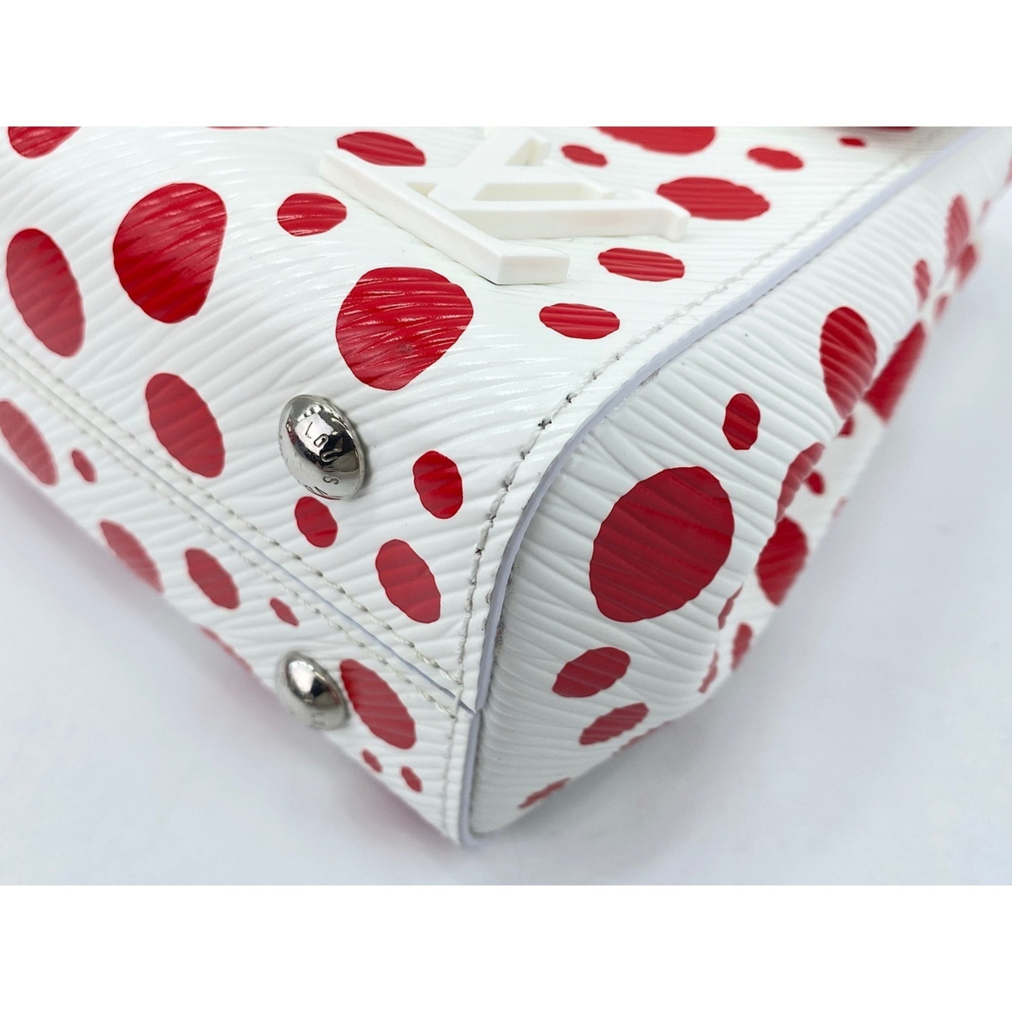 Louis Vuitton White Handbag (Pre-Owned)