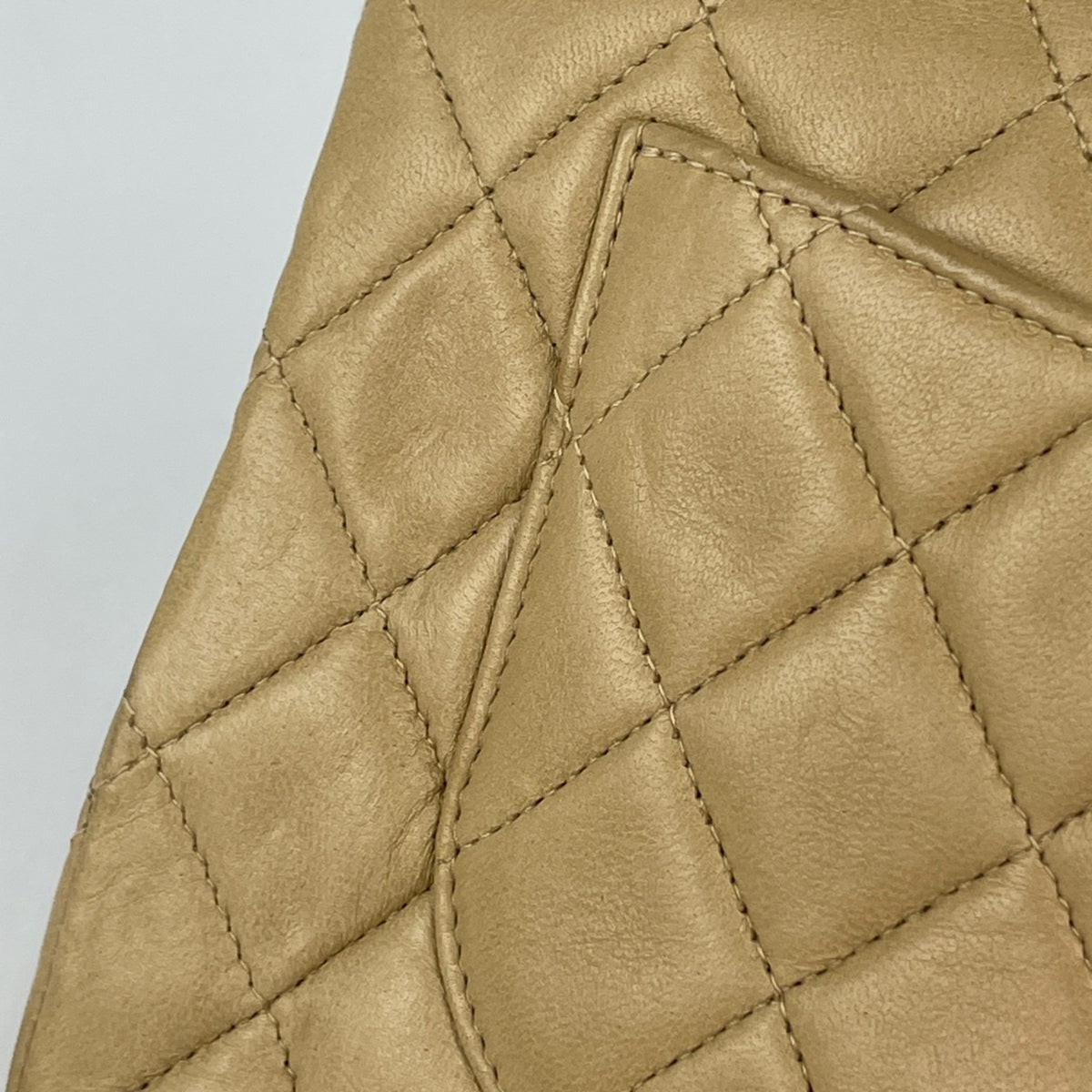 Chanel Matelasse Beige Leather Shoulder Bag (Pre-Owned)