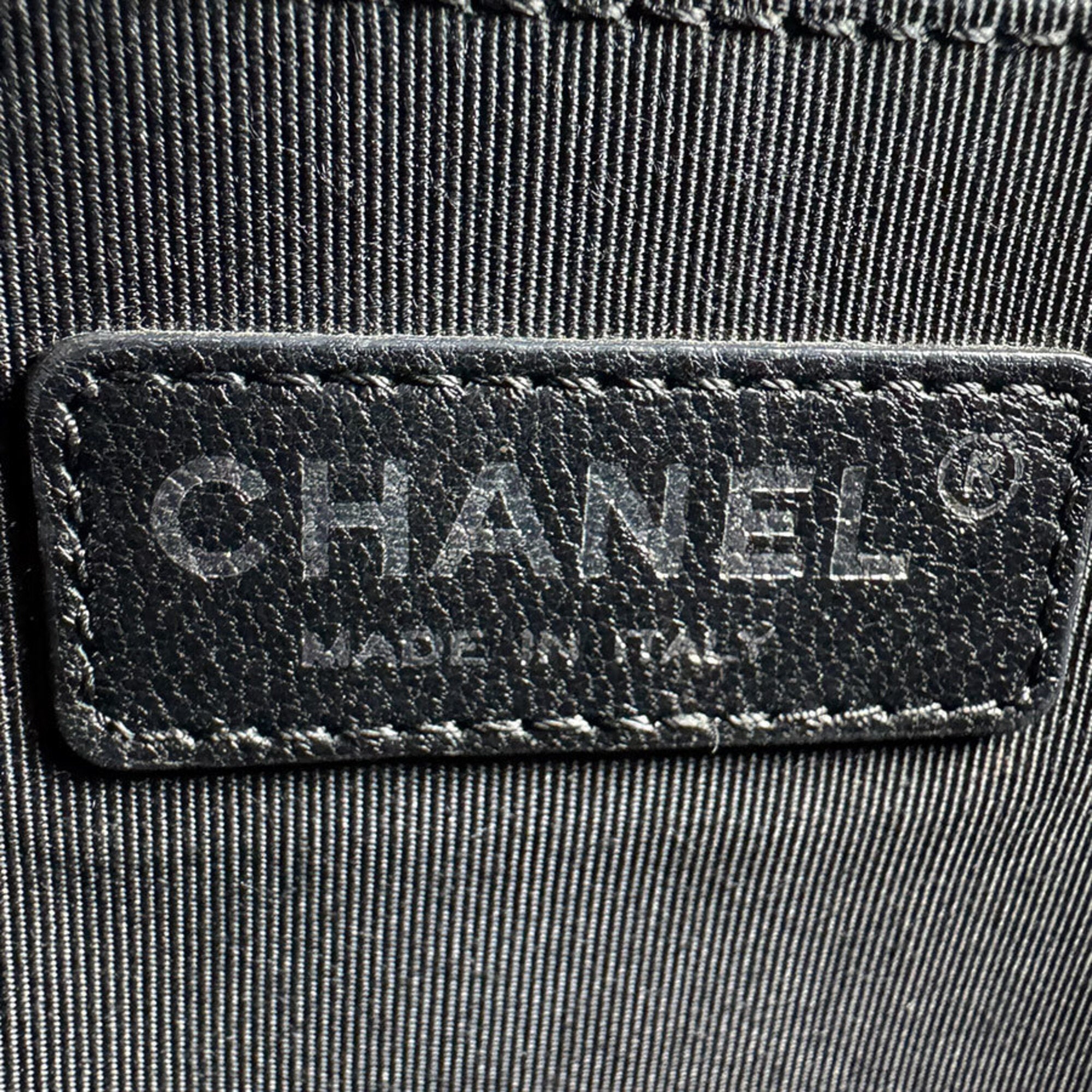Chanel Black Patent Leather Shoulder Bag (Pre-Owned)