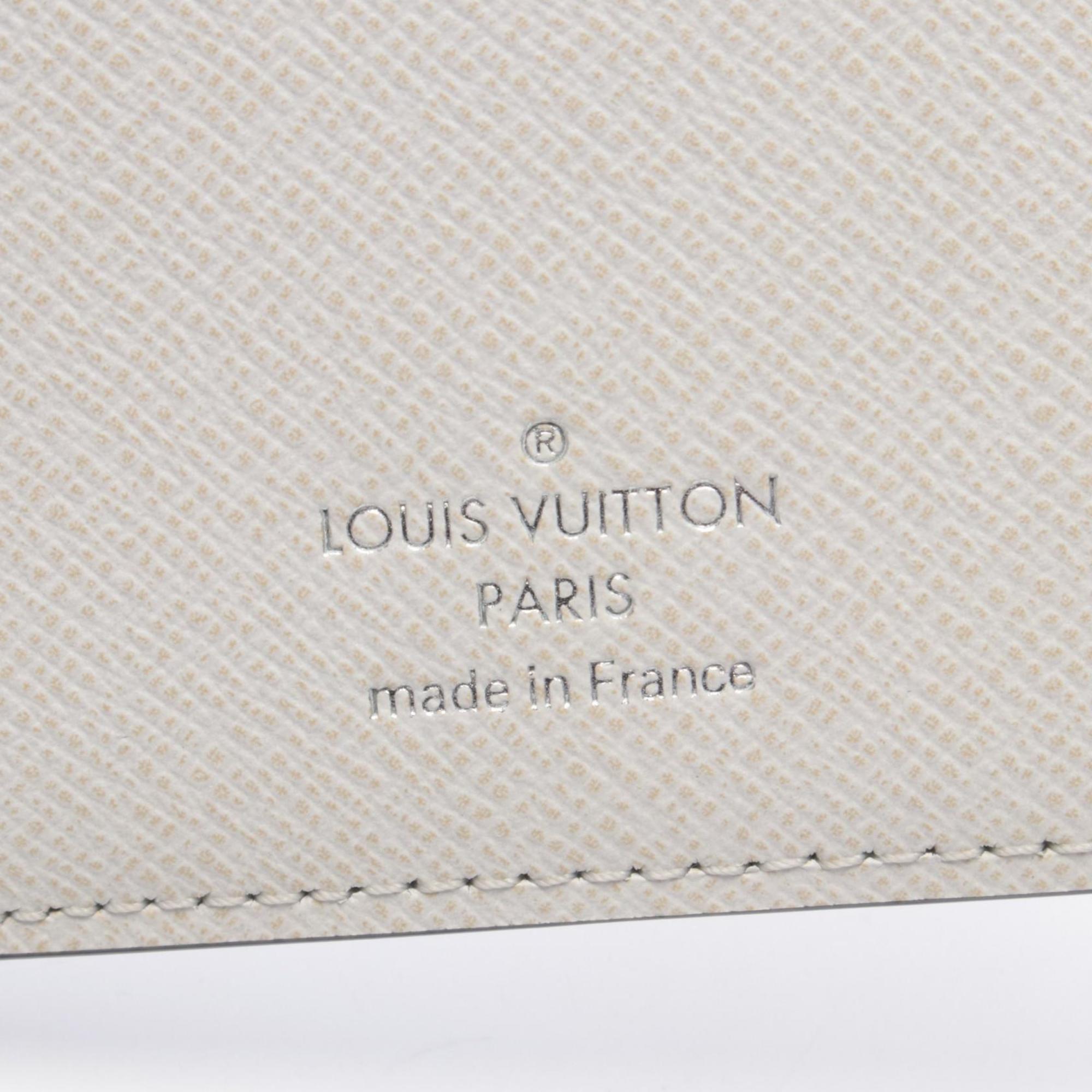 Louis Vuitton Blanc Gray Taigarama Long Wallet (Bi-Fold) (Pre-Owned)