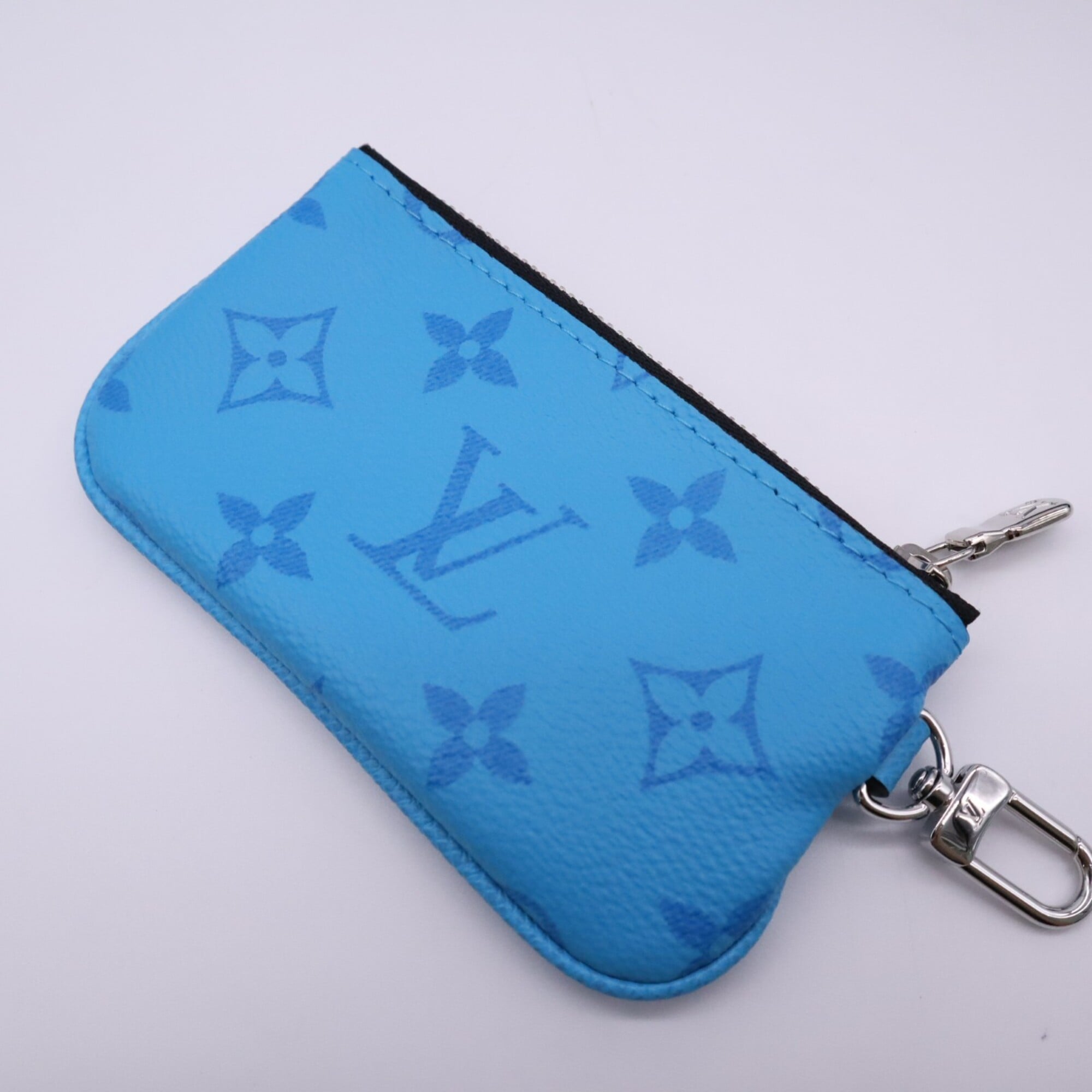 Louis Vuitton Taigarama Blue Leather Shoulder Bag Sling Bag (Pre-Owned)