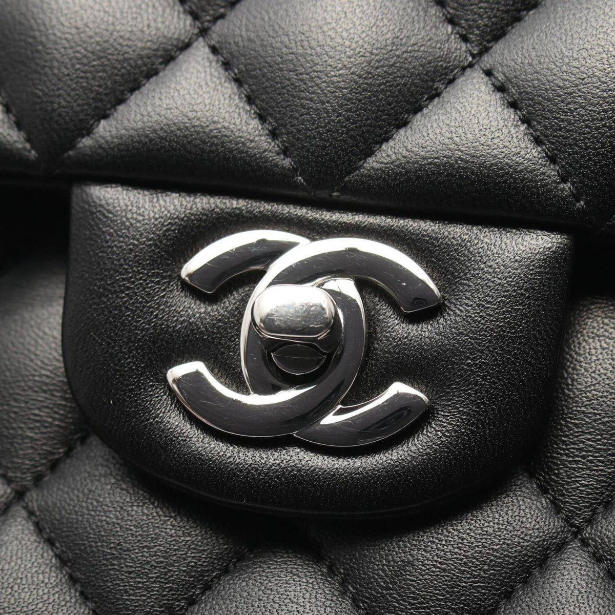 Chanel Black Leather Handbag Shoulder Bag (Pre-Owned)