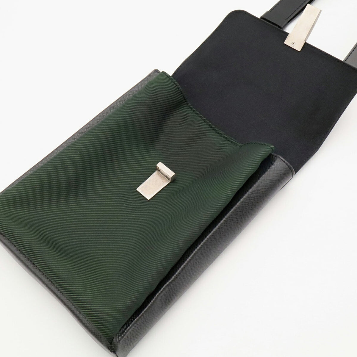 Louis Vuitton Ardoise Taiga Leather Canvas Leather Shoulder Bag (Pre-Owned)