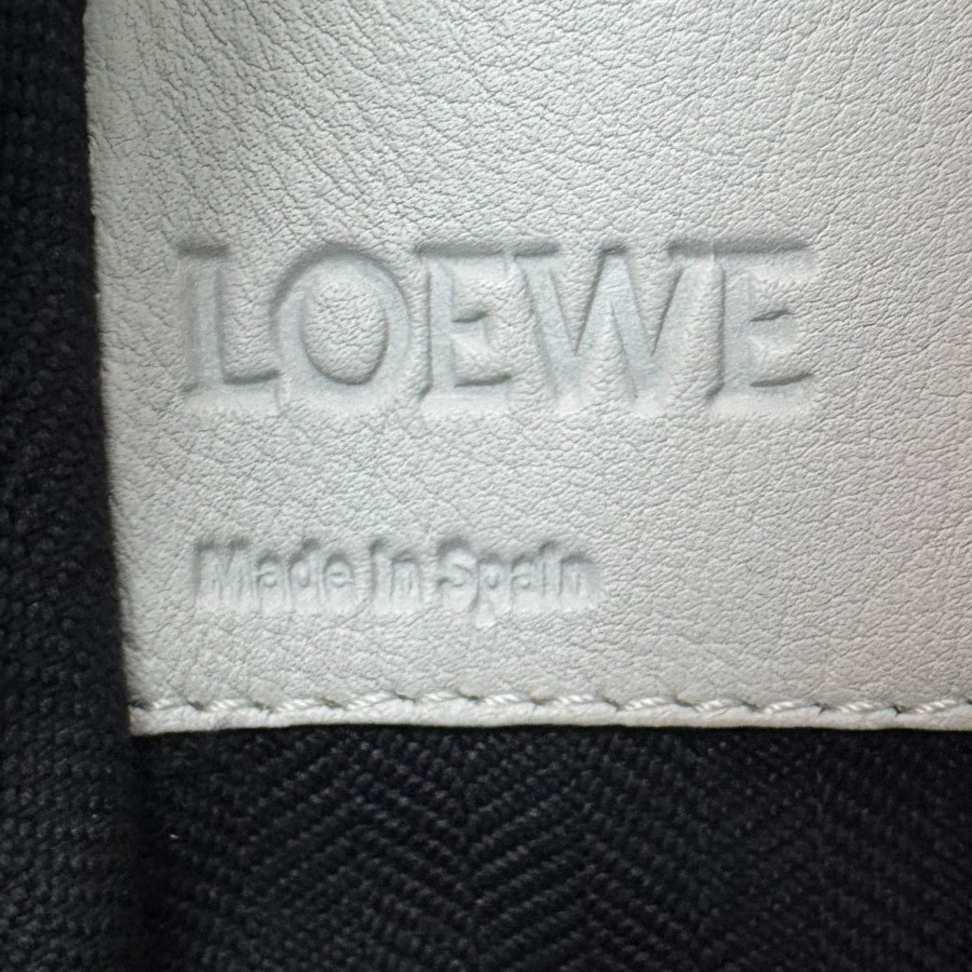 Loewe White Leather Handbag Shoulder Bag (Pre-Owned)