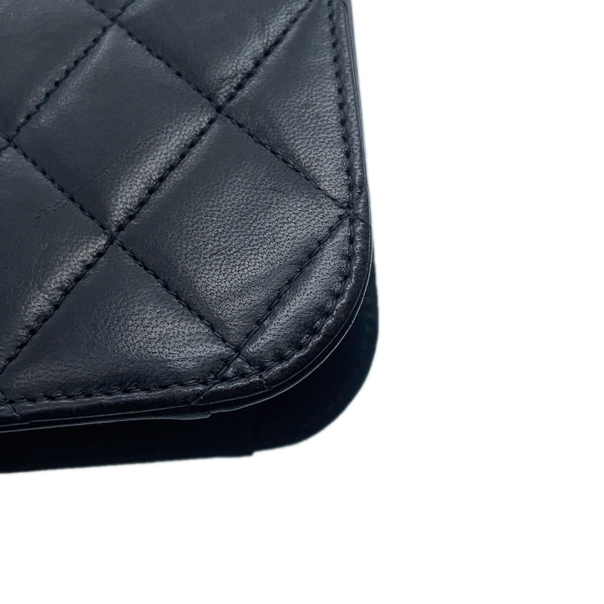 Chanel Black Leather Shoulder Bag (Pre-Owned)