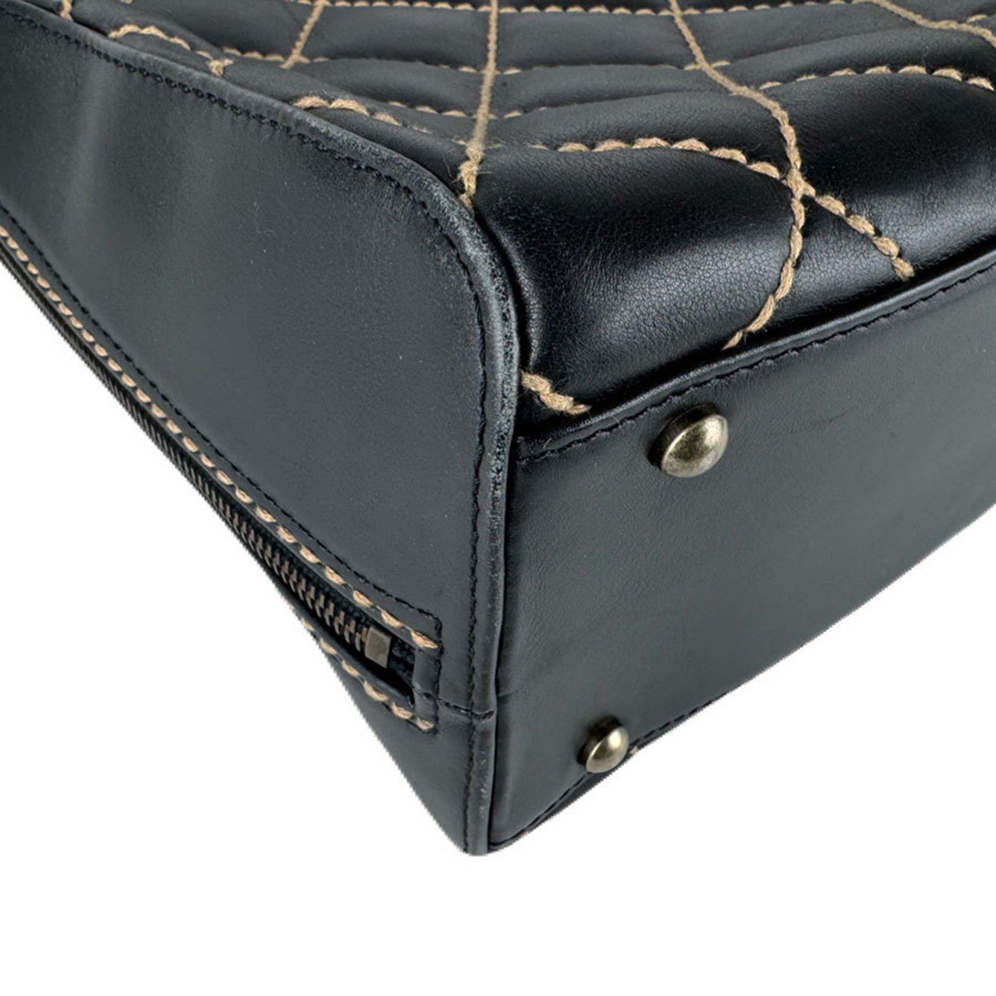 Chanel Black Leather Handbag (Pre-Owned)