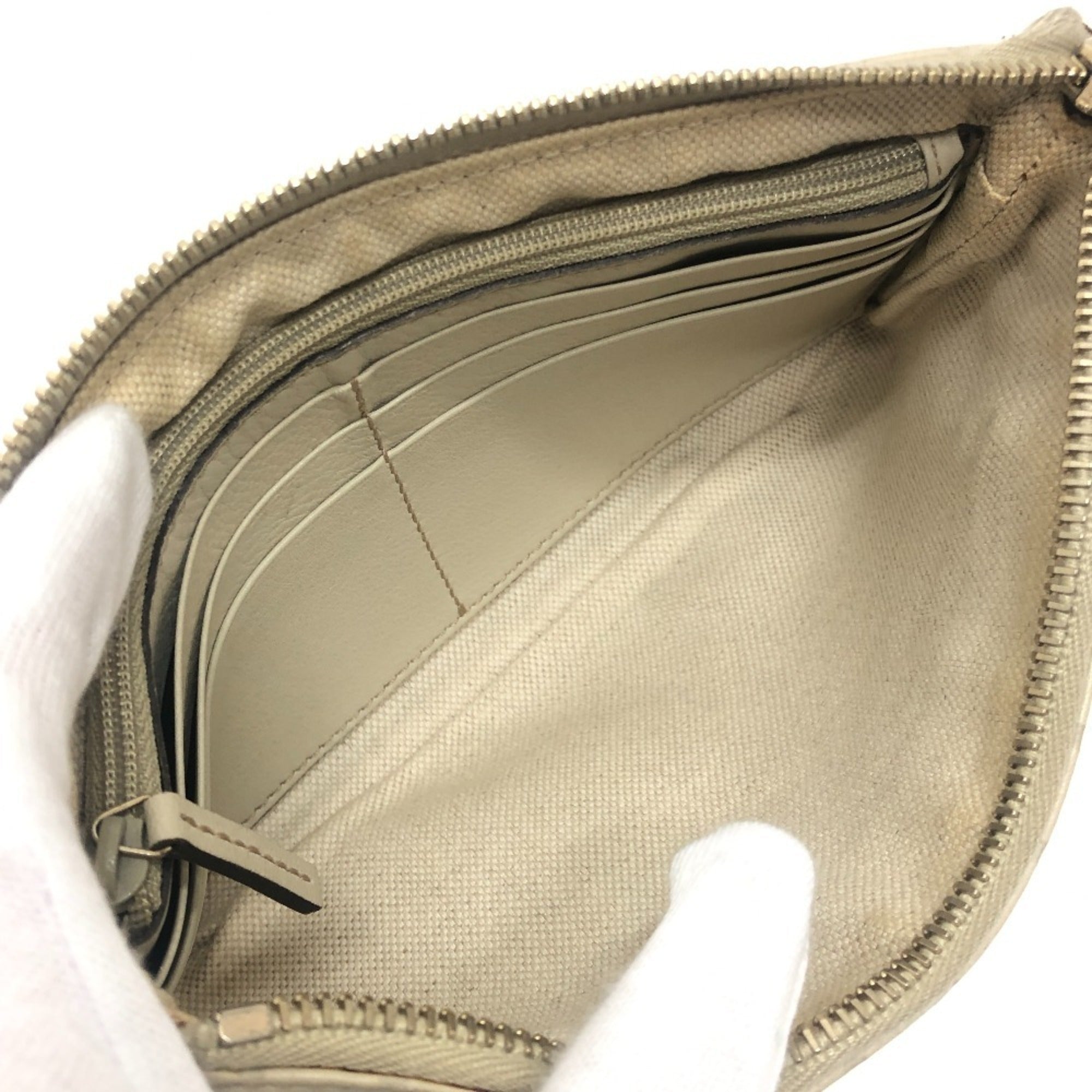 Gucci White Clutch Bag Handbag Pouch (Pre-Owned)