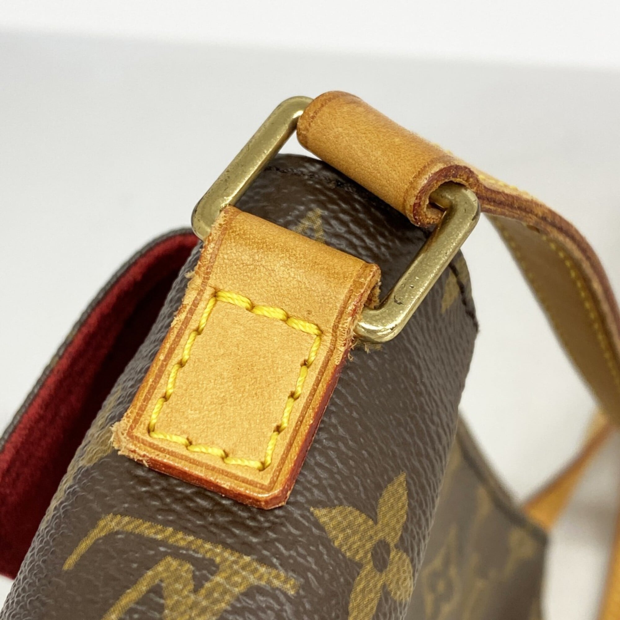 Louis Vuitton Brown Shoulder Bag (Pre-Owned)