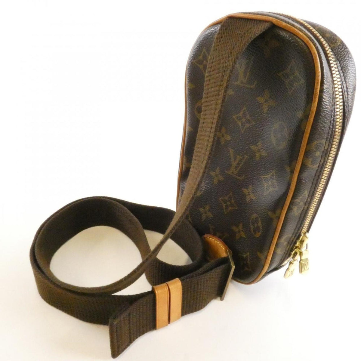 Louis Vuitton Marron Coated Canvas Pochette Shoulder Bag (Pre-Owned)