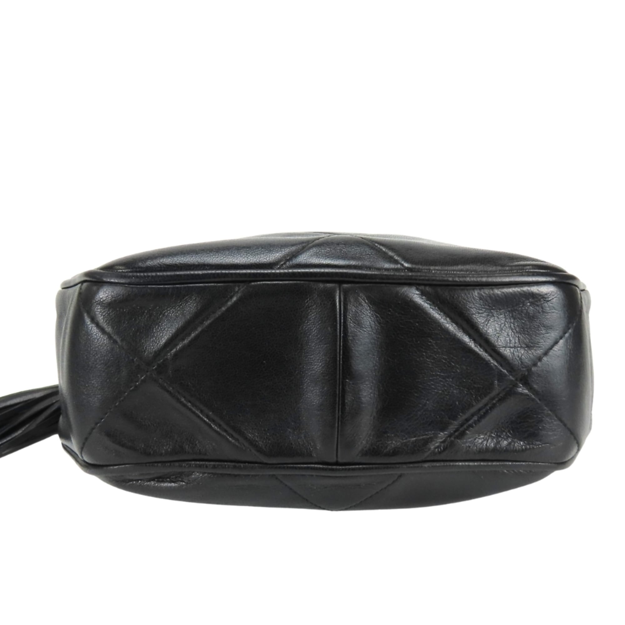Chanel Black Leather Shoulder Bag (Pre-Owned)