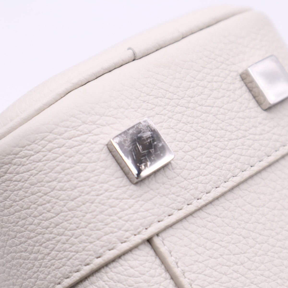 Loewe Amazona White Leather Handbag Shoulder Bag (Pre-Owned)