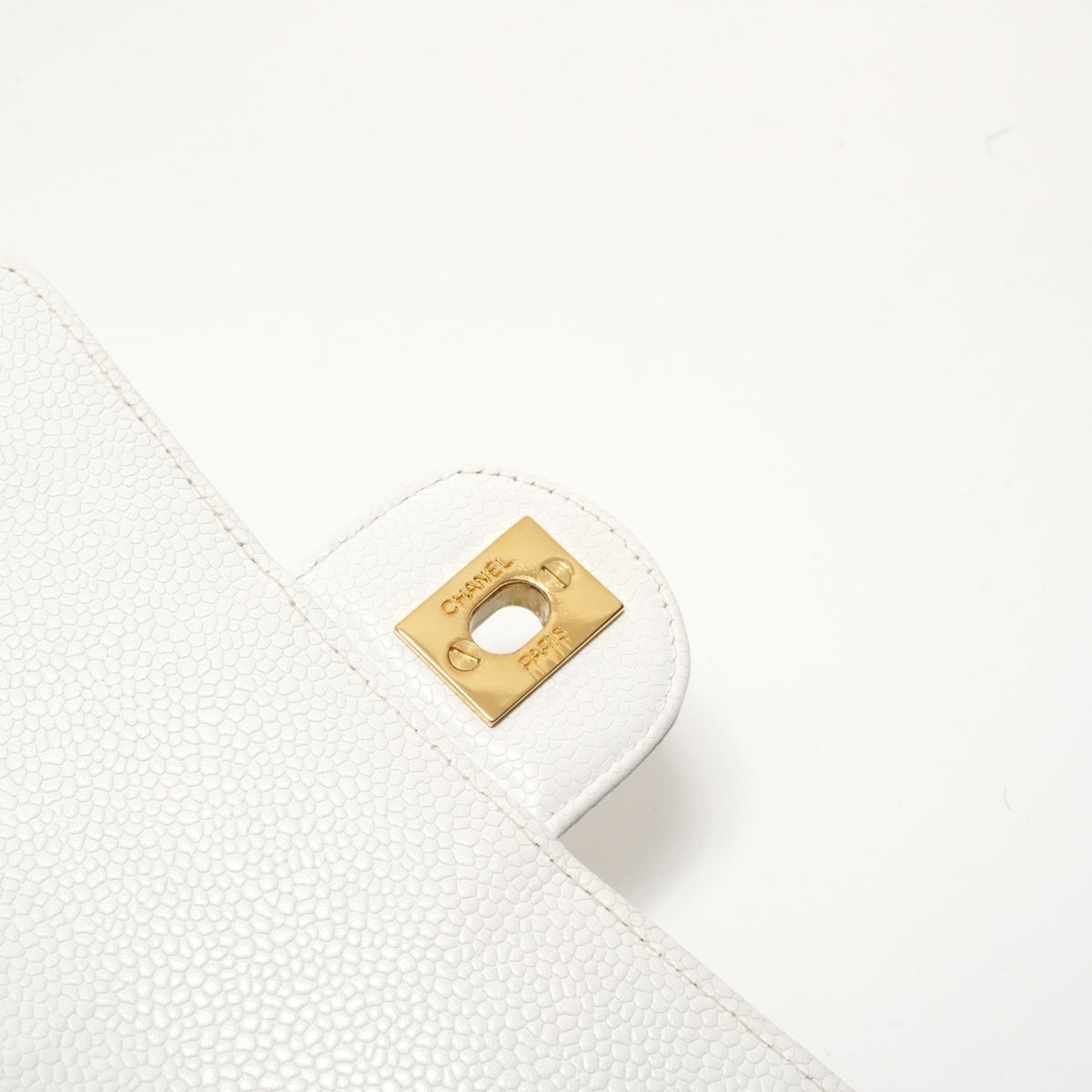 Chanel White Grained Calfskin Shoulder Bag (Pre-Owned)