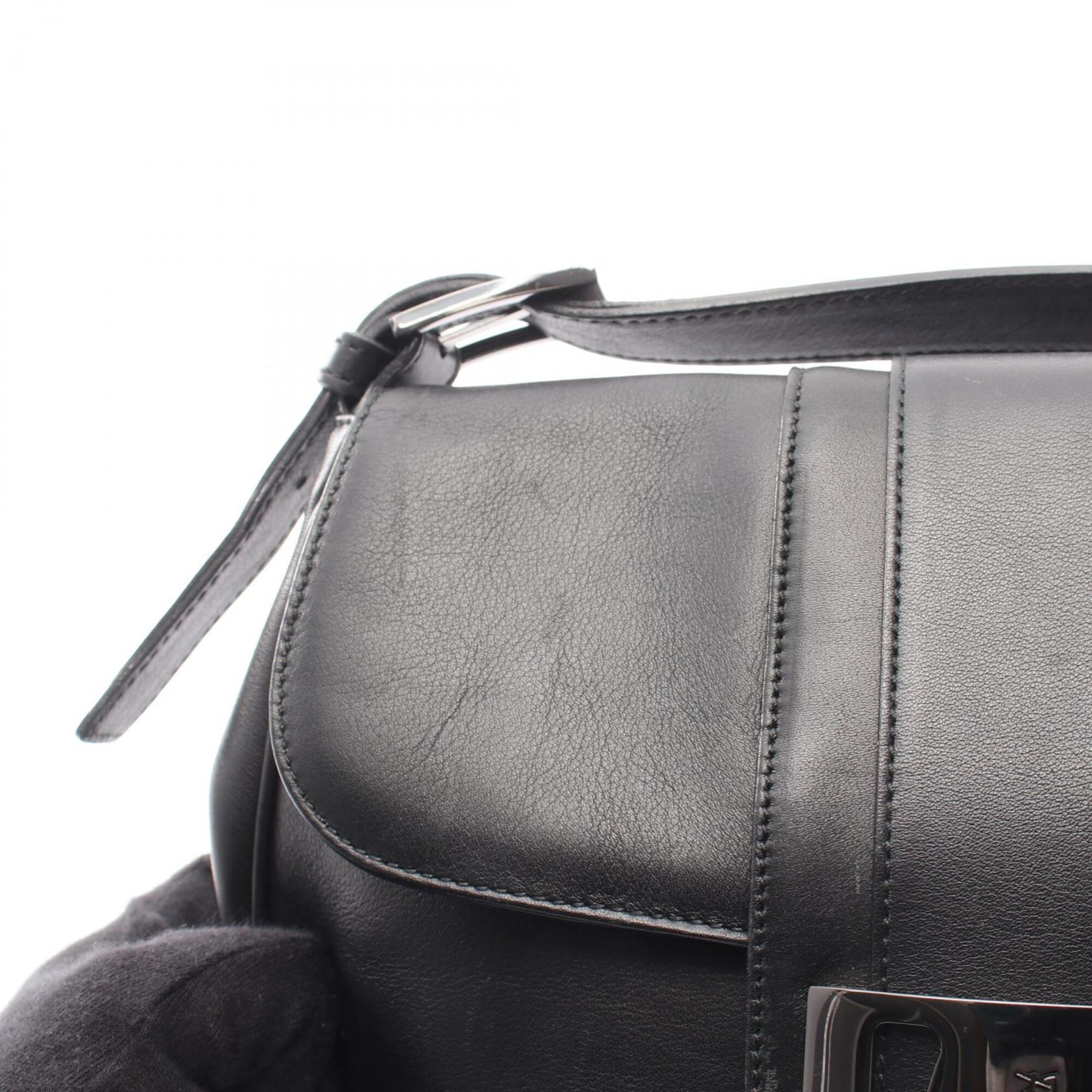 Salvatore Ferragamo Black Leather Handbag Shoulder Bag (Pre-Owned)