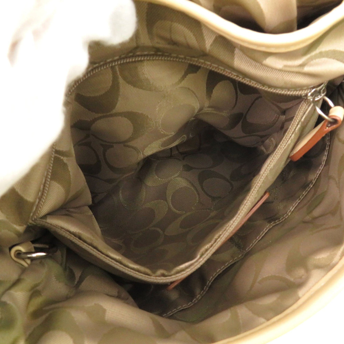 Coach Beige Leather Shoulder Bag (Pre-Owned)